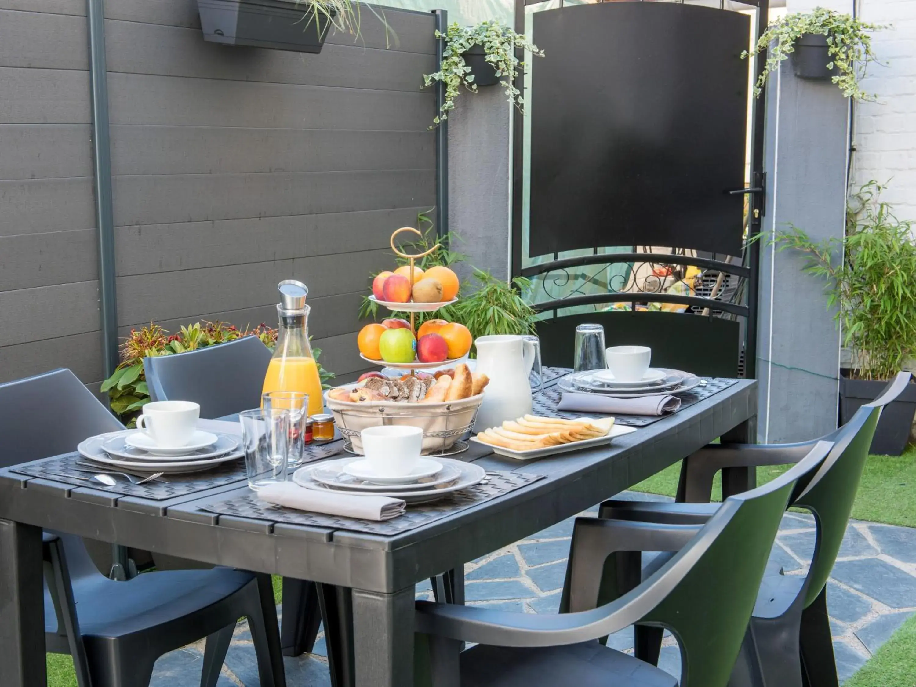 Property building in Villa Louvre Lens Property building in Villa Louvre Lens