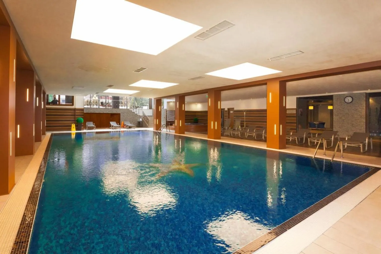 Swimming pool in Cozy Mountain Apartment