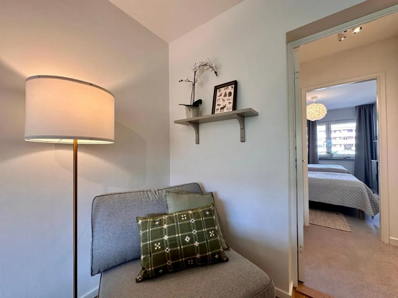 Living room, Bed in Prinshöjden Apartments - Katrineholm Central