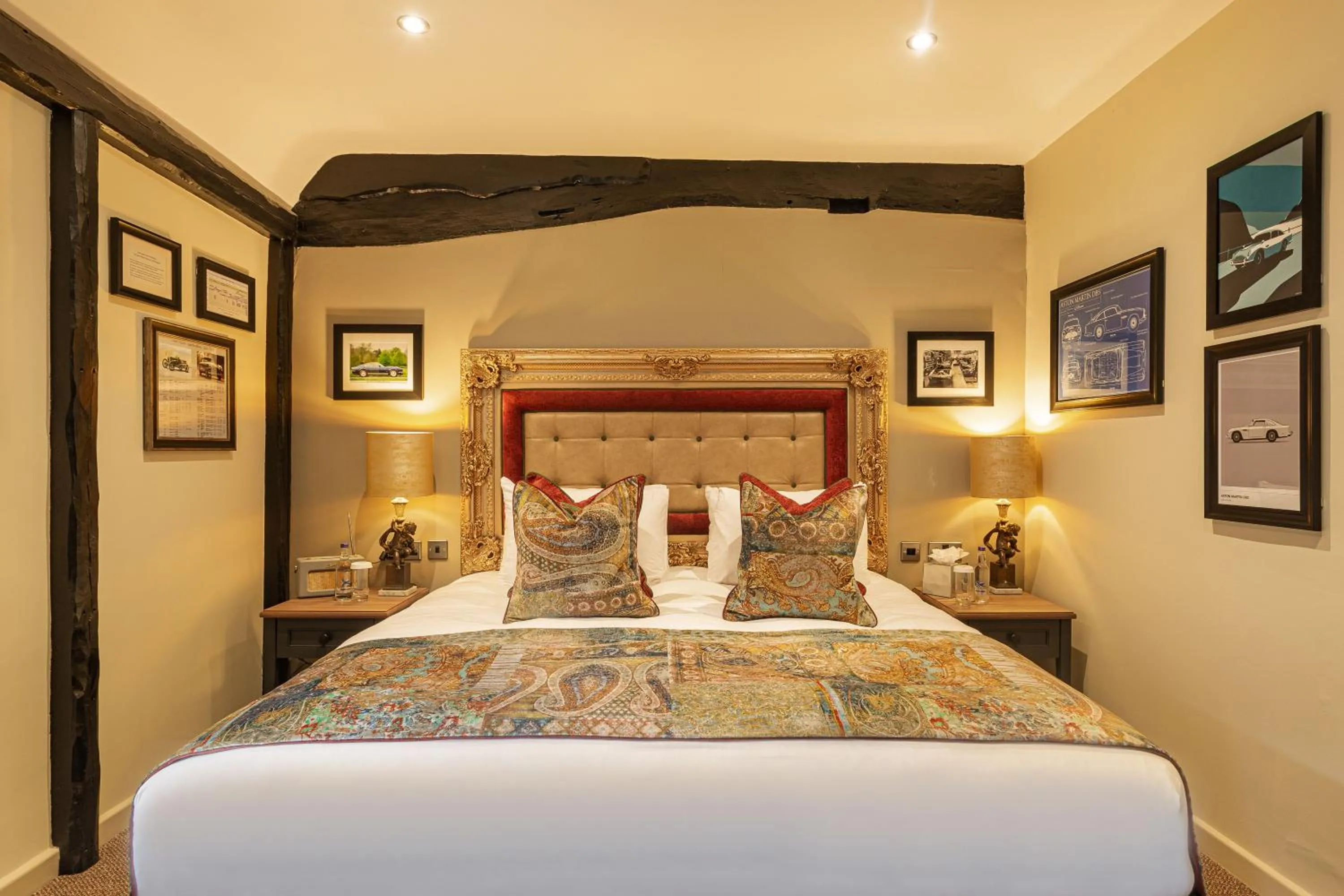 Bed in The George Hotel, Dorchester-on-Thames, Oxfordshire - The Coaching Inn Group