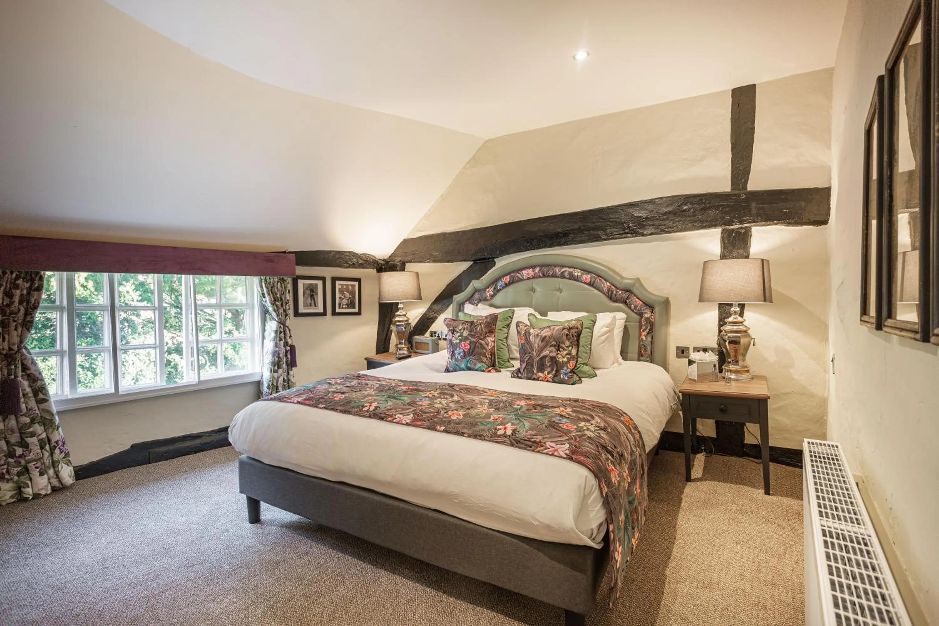 Bed in The George Hotel, Dorchester-on-Thames, Oxfordshire - The Coaching Inn Group