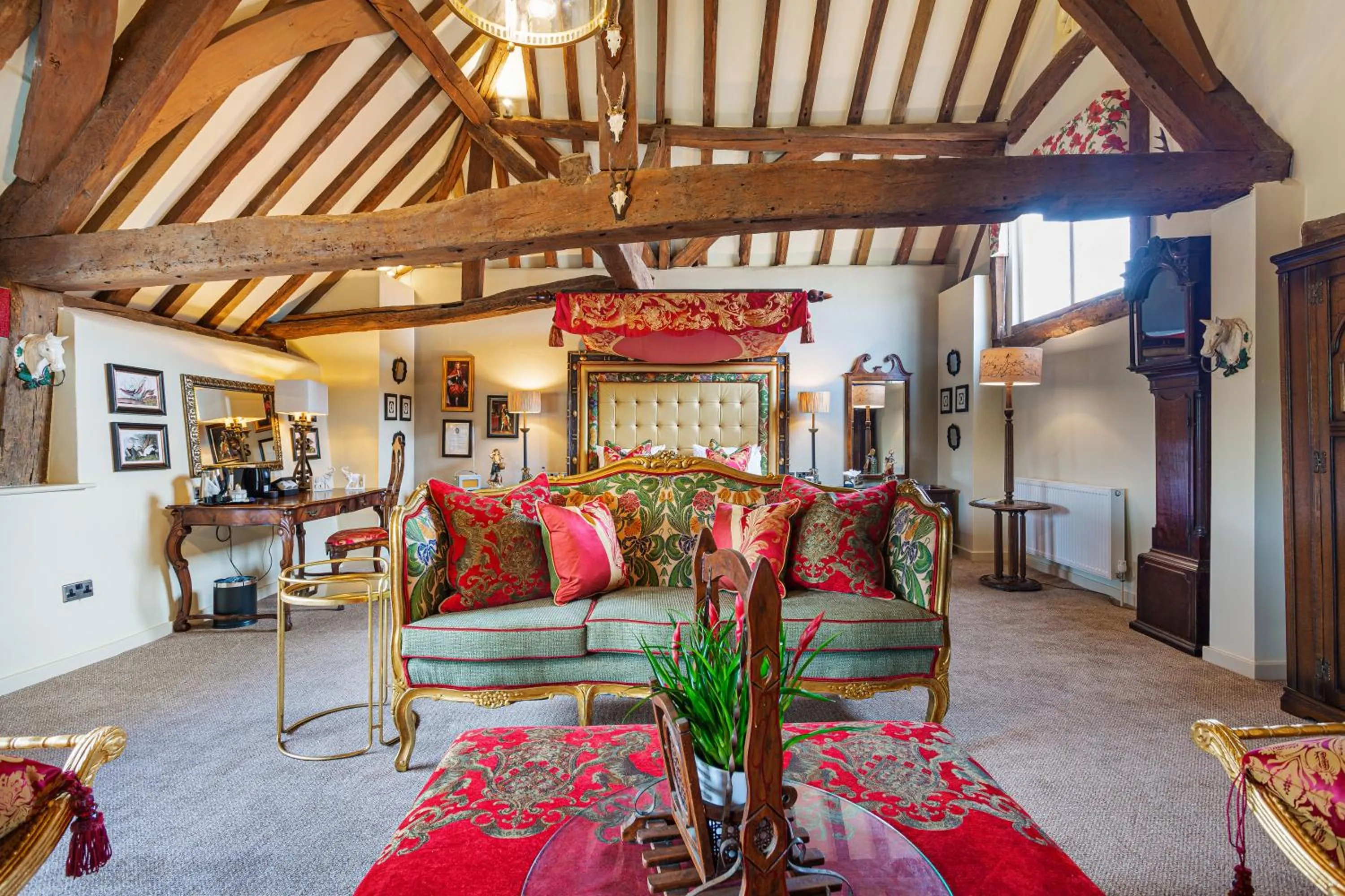 Bed in The George Hotel, Dorchester-on-Thames, Oxfordshire - The Coaching Inn Group