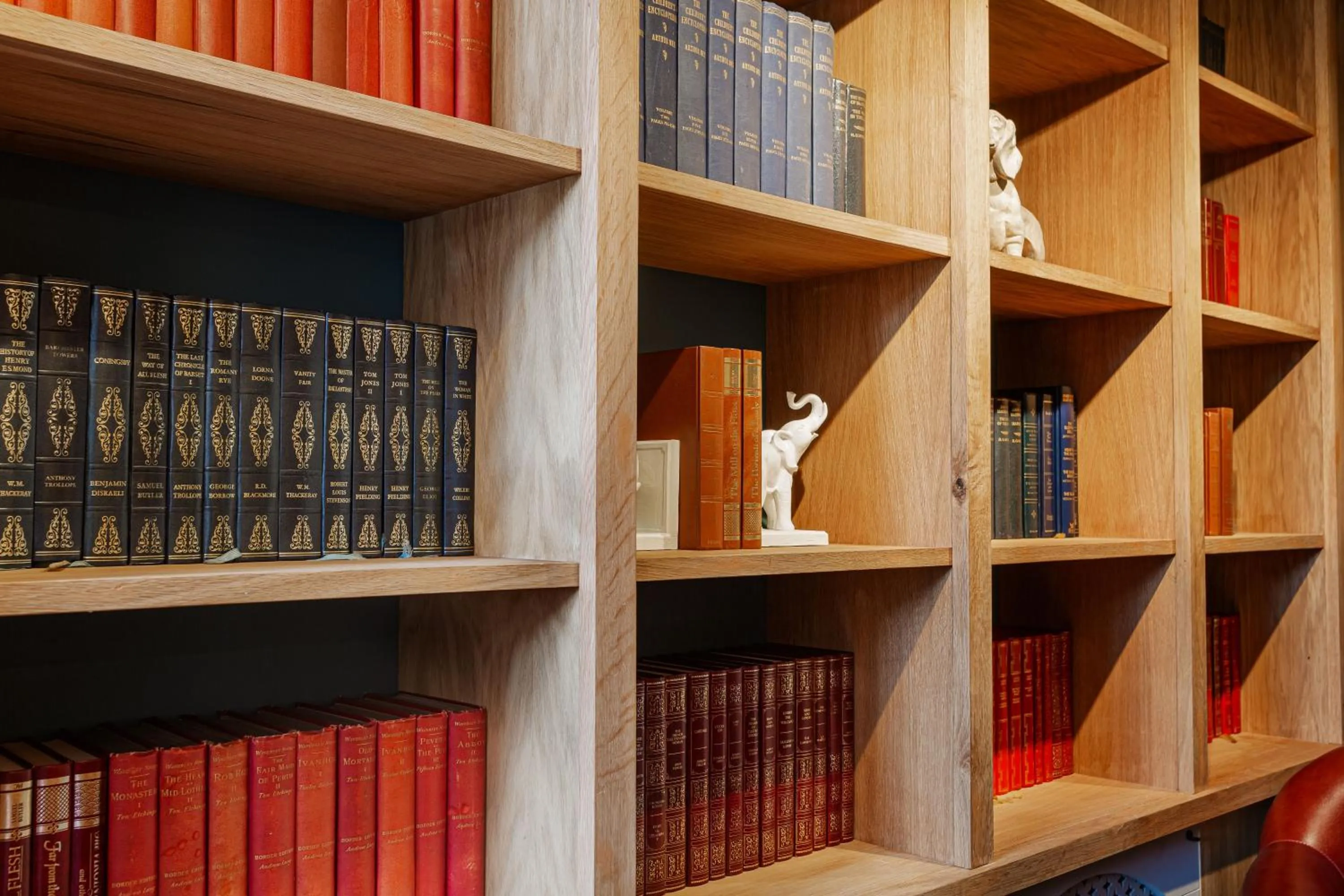 Lounge or bar in The George Hotel, Dorchester-on-Thames, Oxfordshire - The Coaching Inn Group