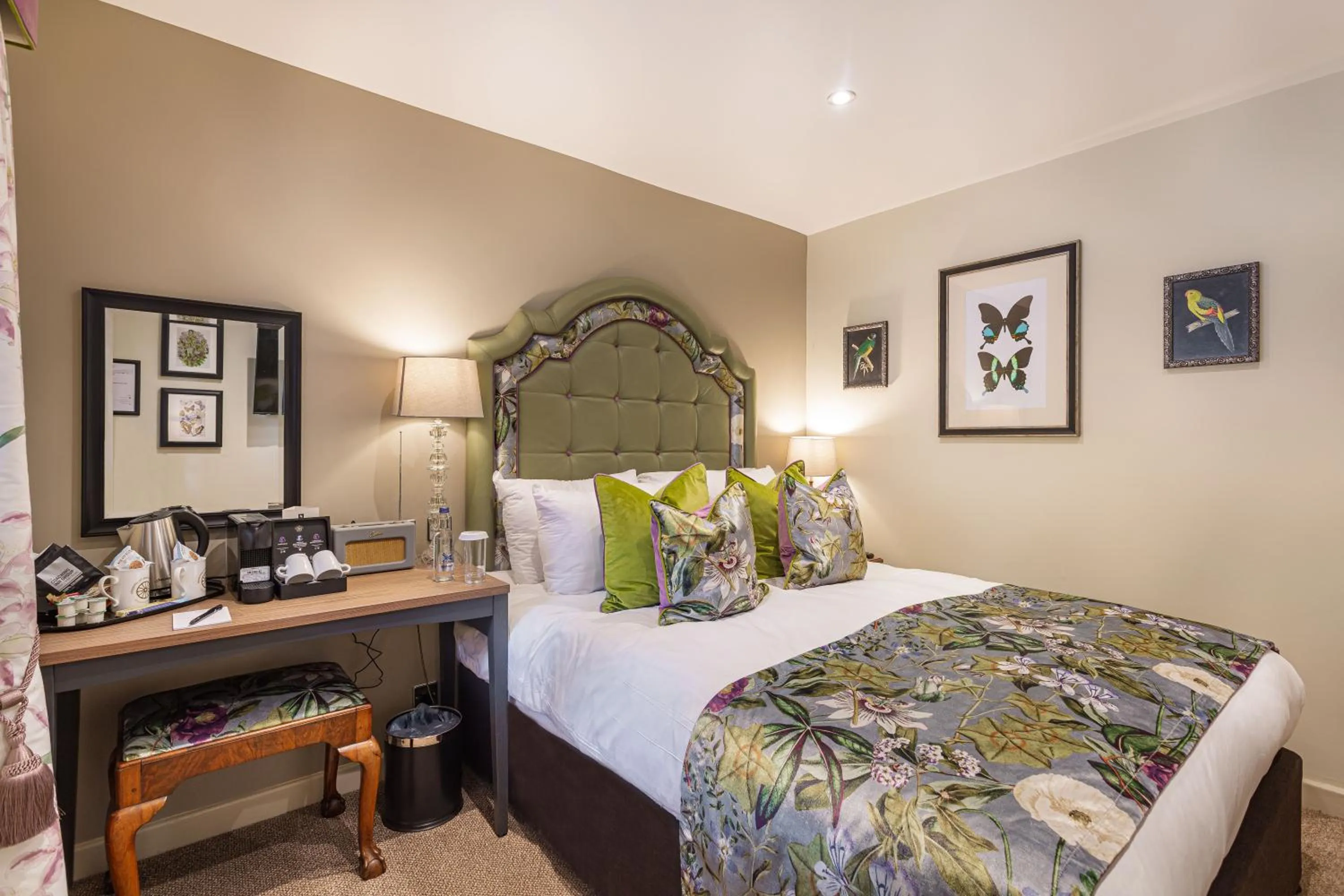 Bed in The George Hotel, Dorchester-on-Thames, Oxfordshire - The Coaching Inn Group