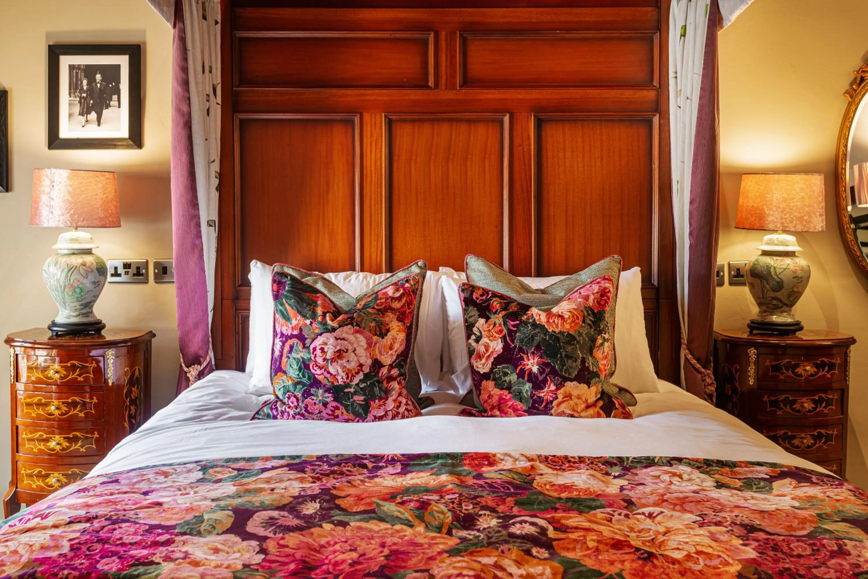 Bed in The George Hotel, Dorchester-on-Thames, Oxfordshire - The Coaching Inn Group