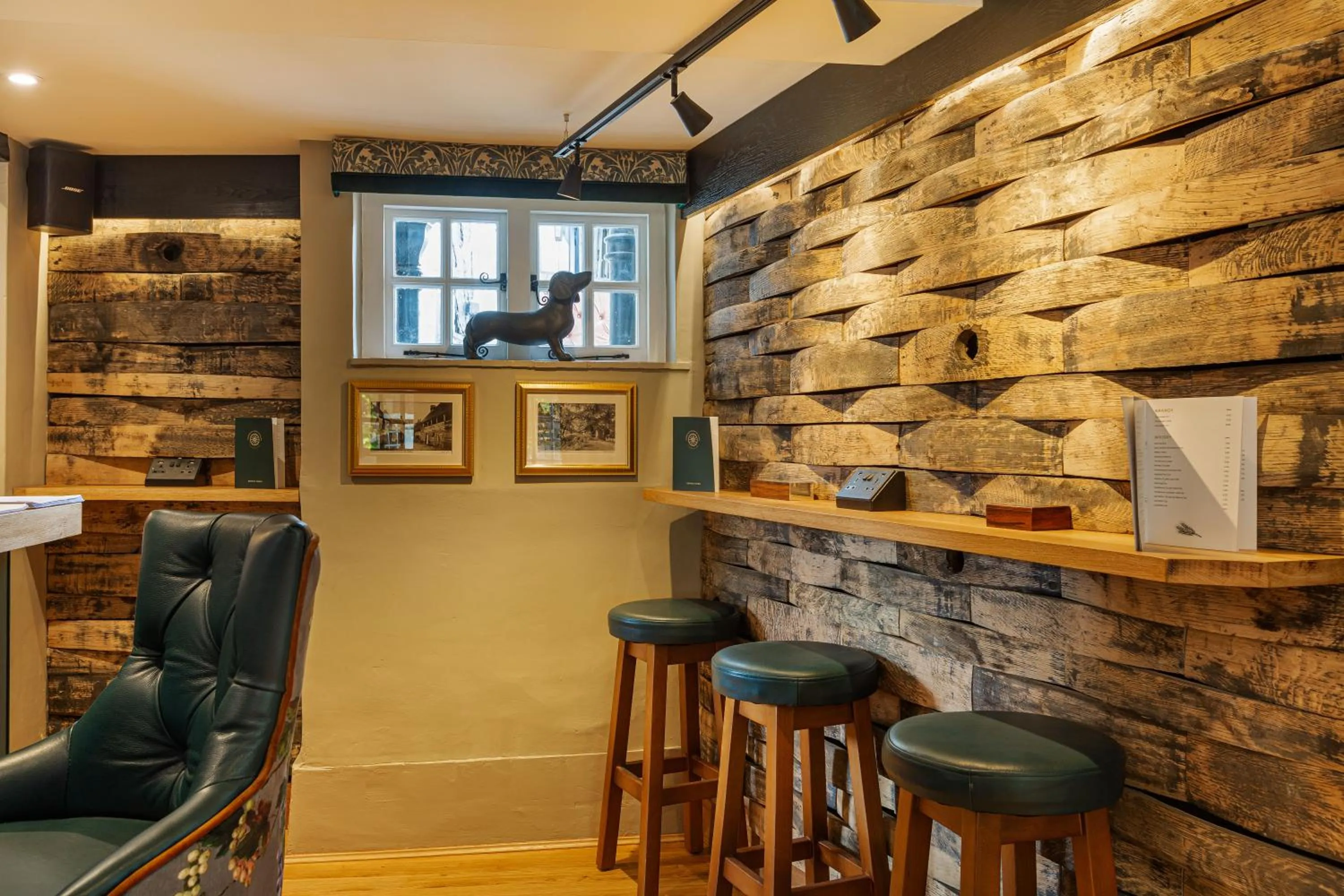 Lounge or bar in The George Hotel, Dorchester-on-Thames, Oxfordshire - The Coaching Inn Group