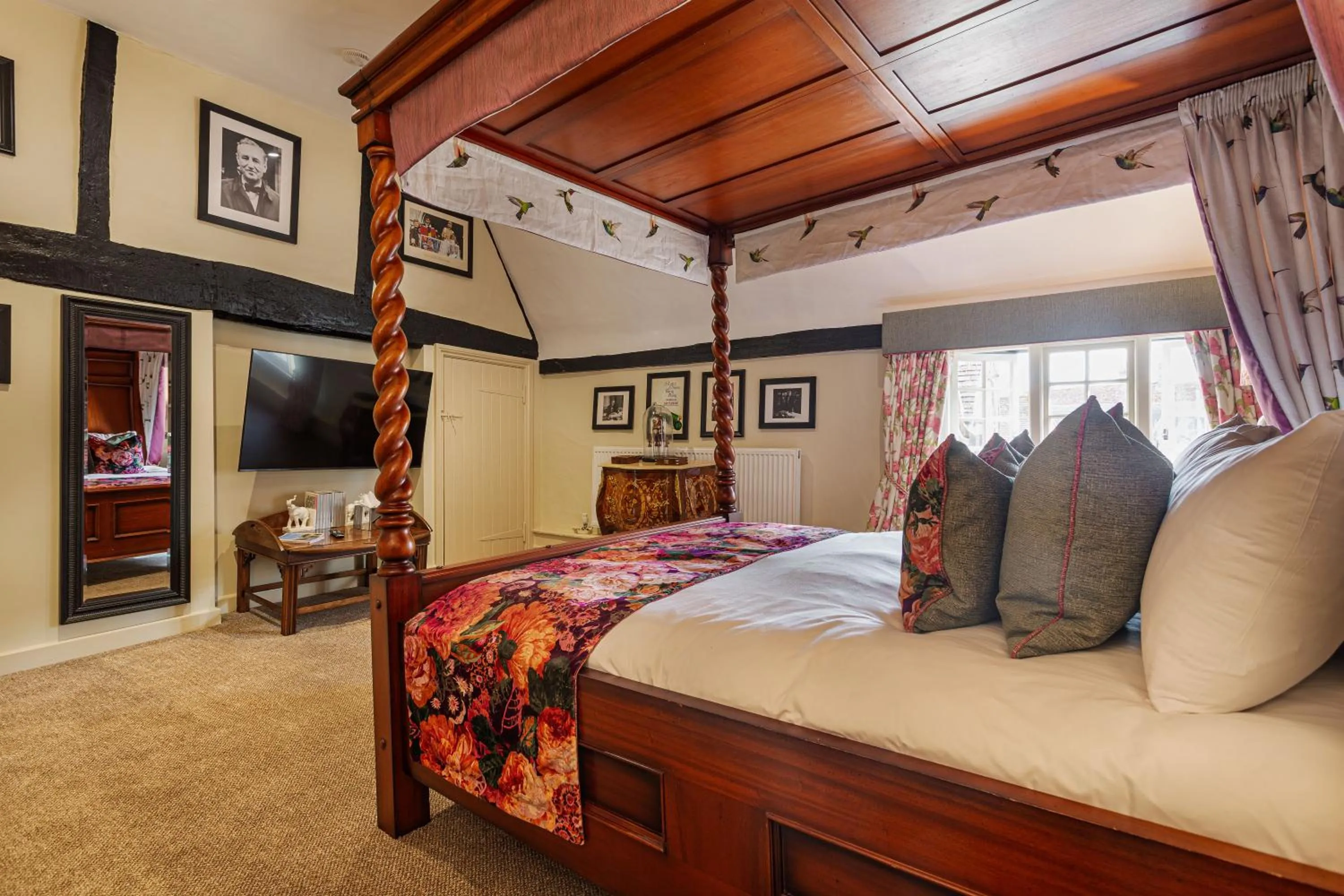 Bed in The George Hotel, Dorchester-on-Thames, Oxfordshire - The Coaching Inn Group