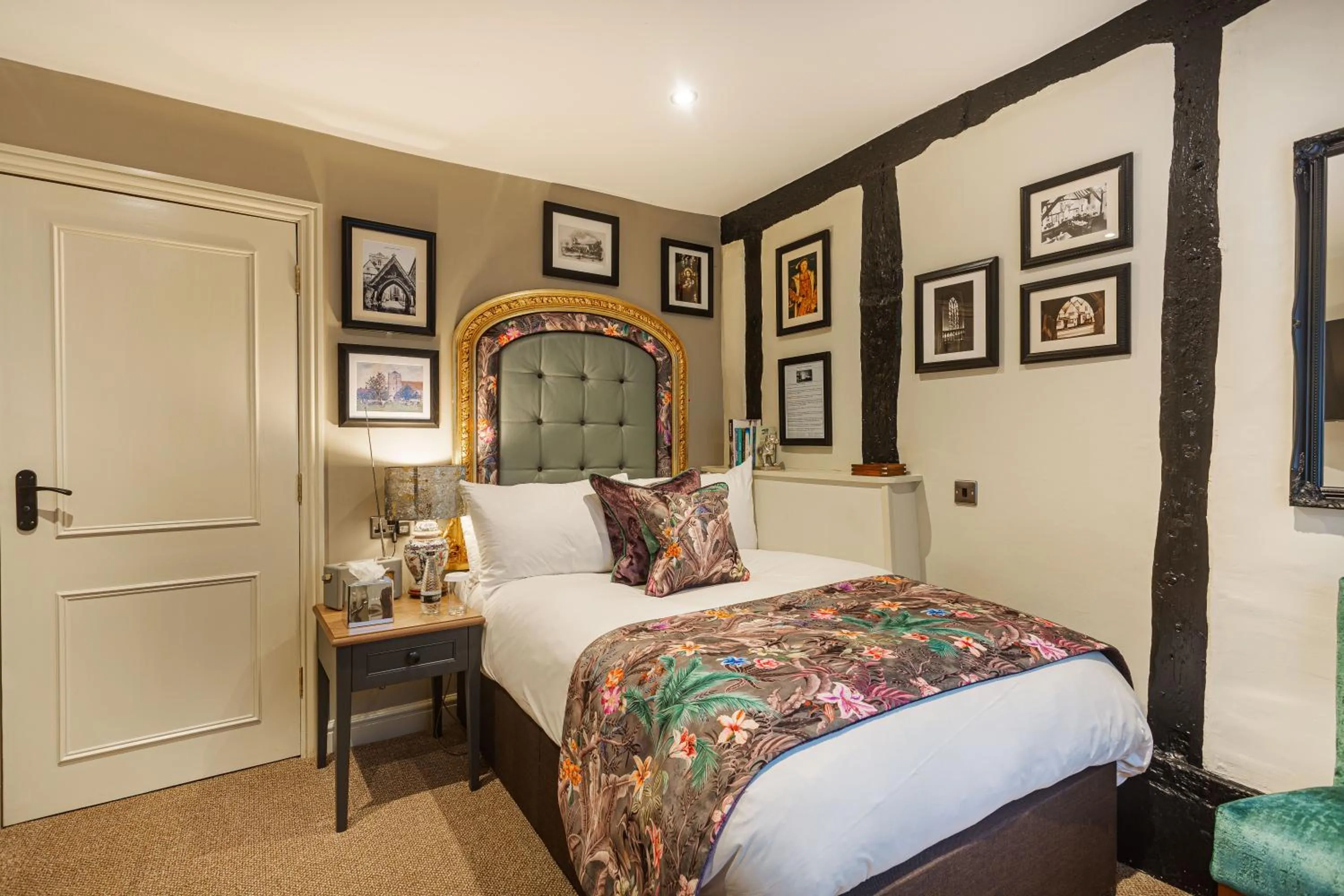 Bedroom, Bed in The George Hotel, Dorchester-on-Thames, Oxfordshire - The Coaching Inn Group