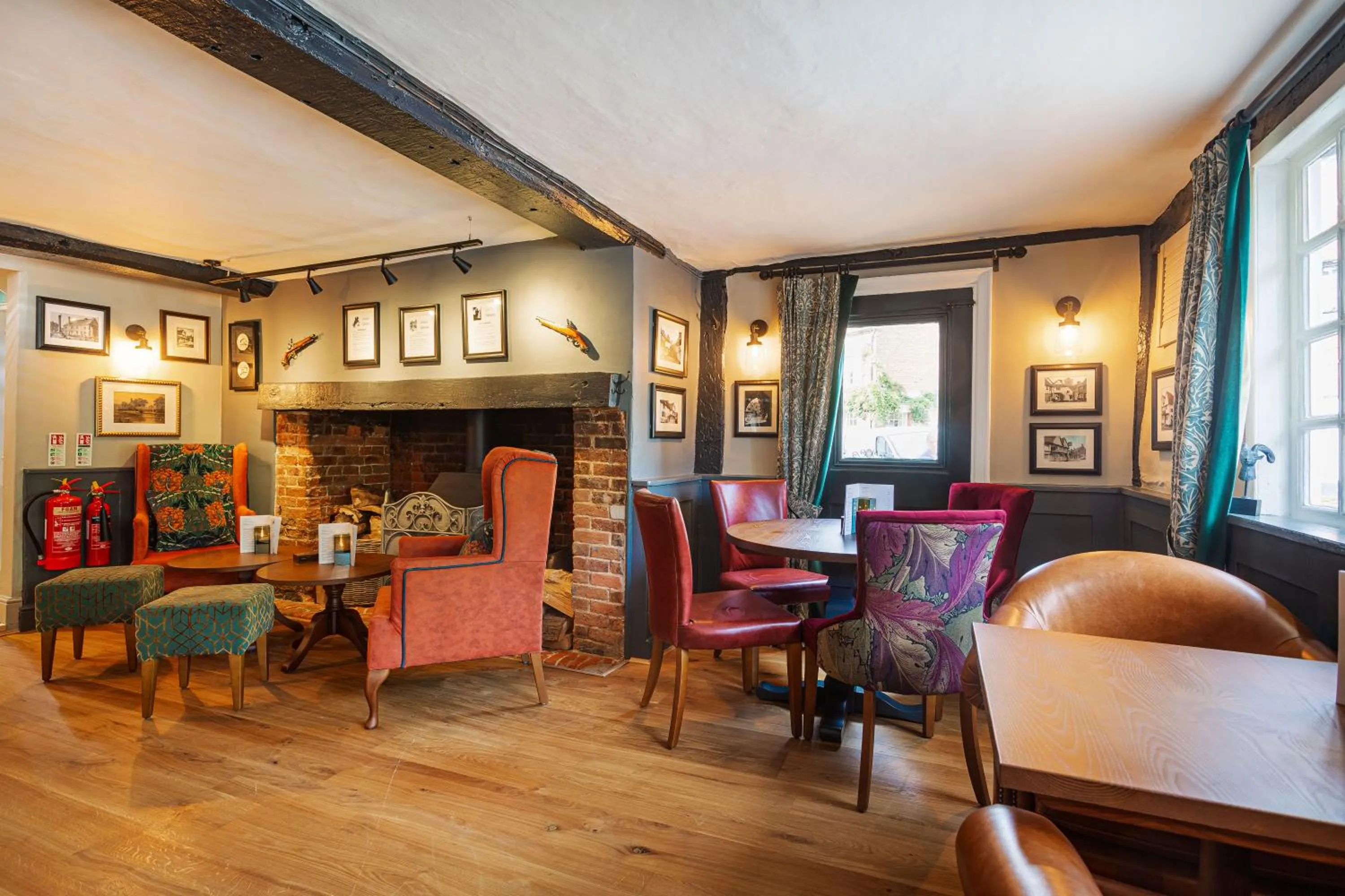 Lounge or bar in The George Hotel, Dorchester-on-Thames, Oxfordshire - The Coaching Inn Group