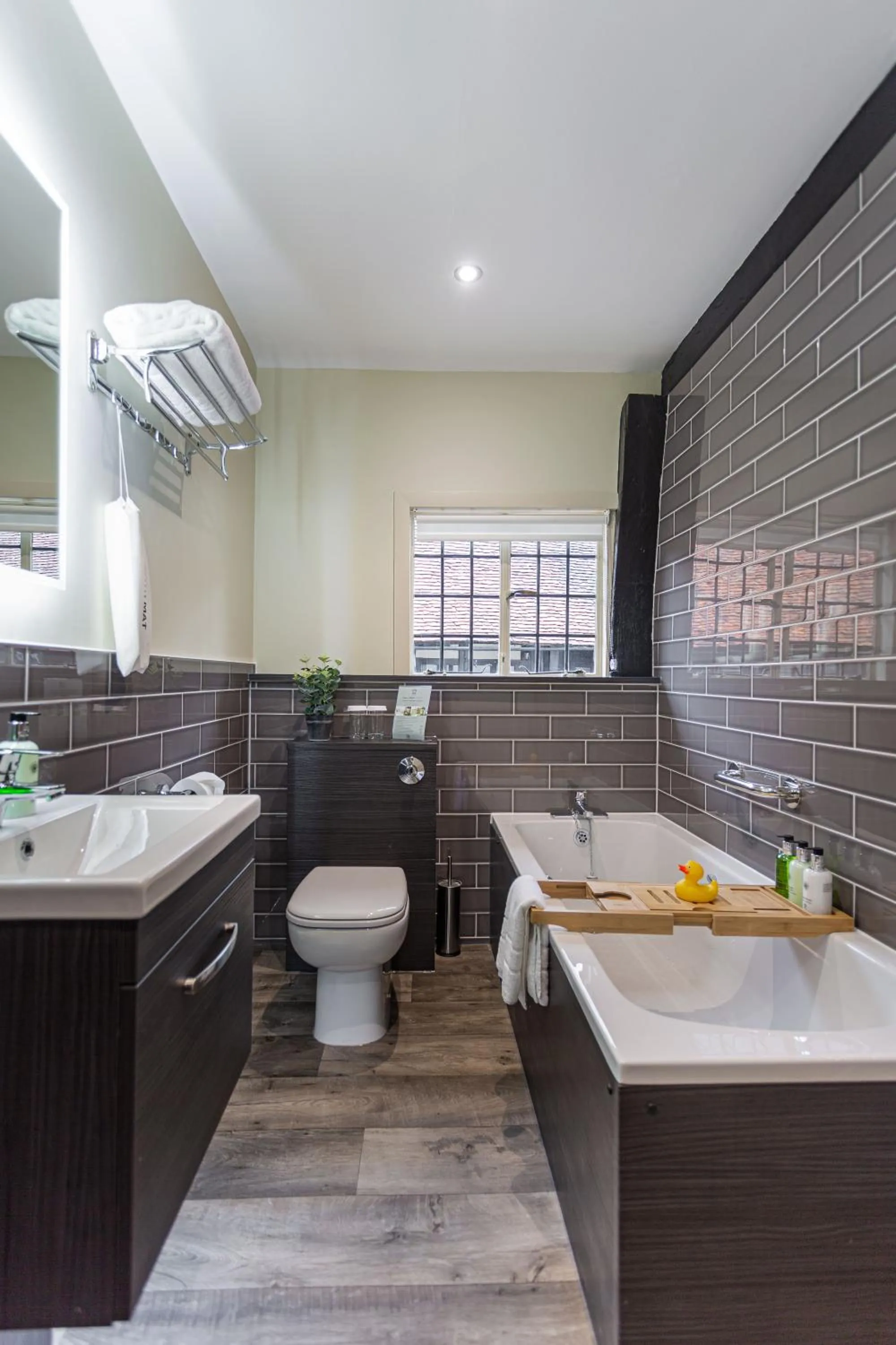 Bathroom in The George Hotel, Dorchester-on-Thames, Oxfordshire - The Coaching Inn Group