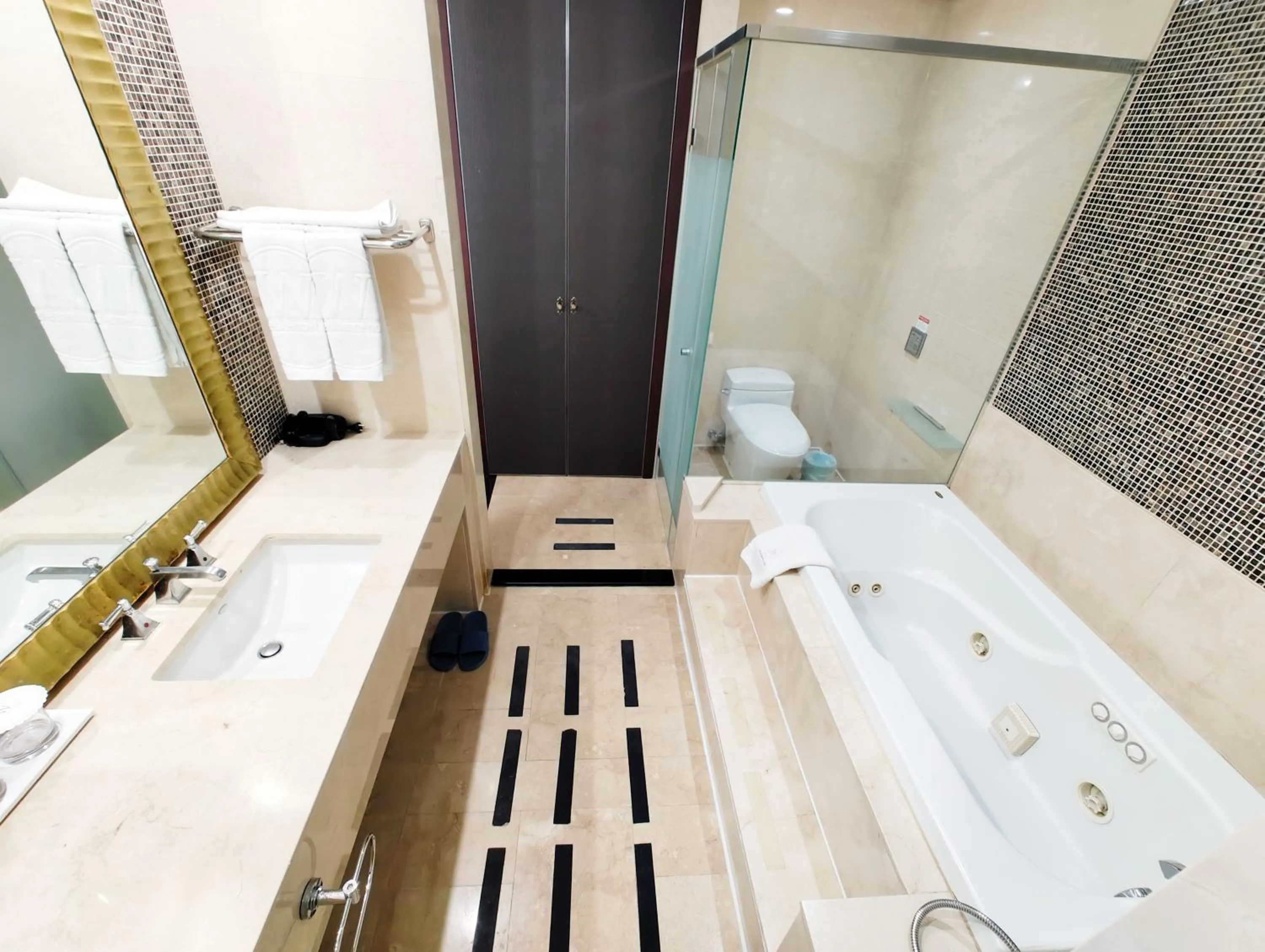 W Residence Hotel Centum City