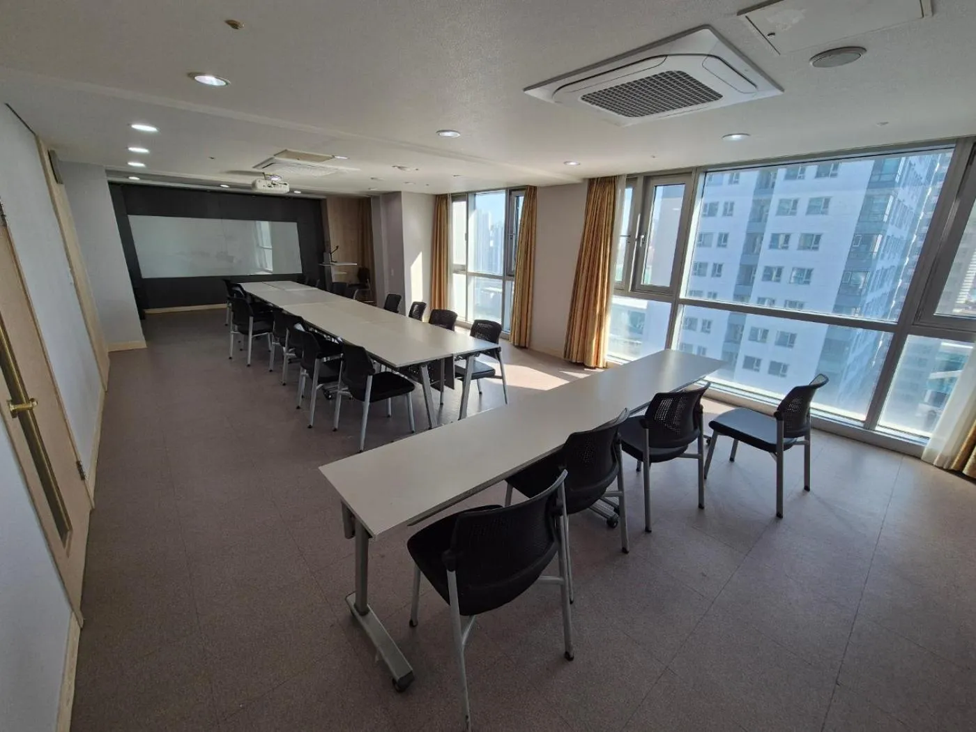 Meeting/conference room in W Residence Hotel Centum City