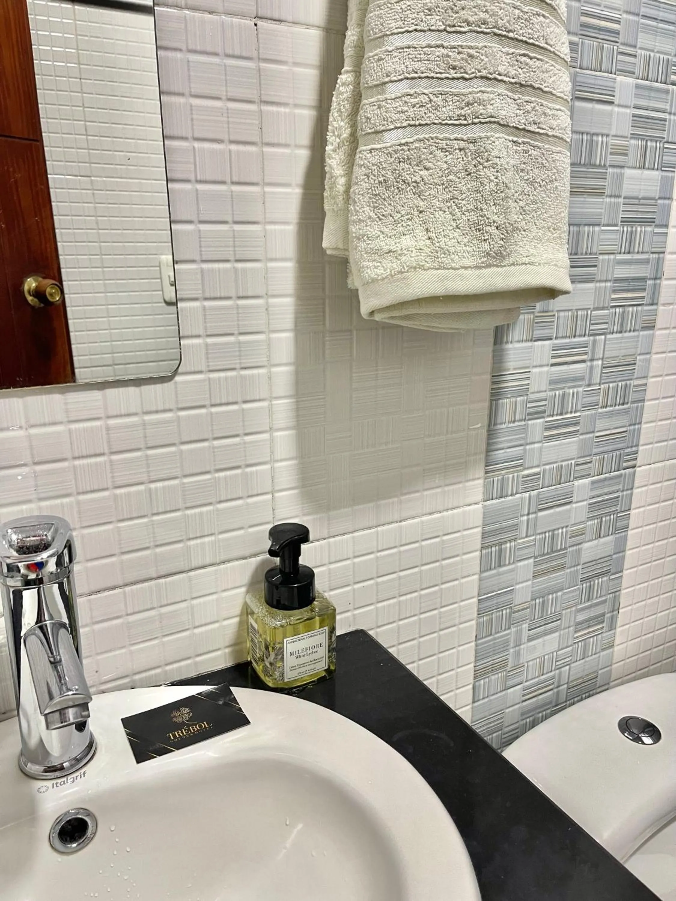 Bathroom in TRÉBOL GOLDEN HOTEL