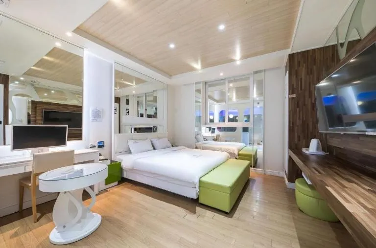 Bed in Zara Hotel Peace Square