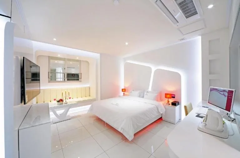 Bed in Zara Hotel Peace Square