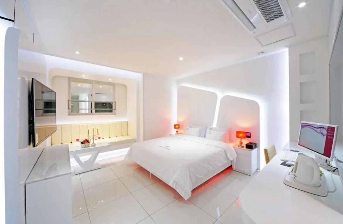 Bed in Zara Hotel Peace Square