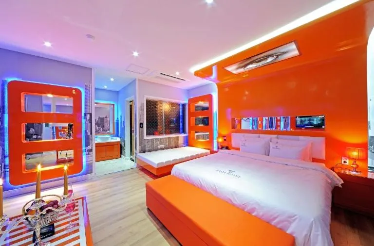 Bed in Zara Hotel Peace Square