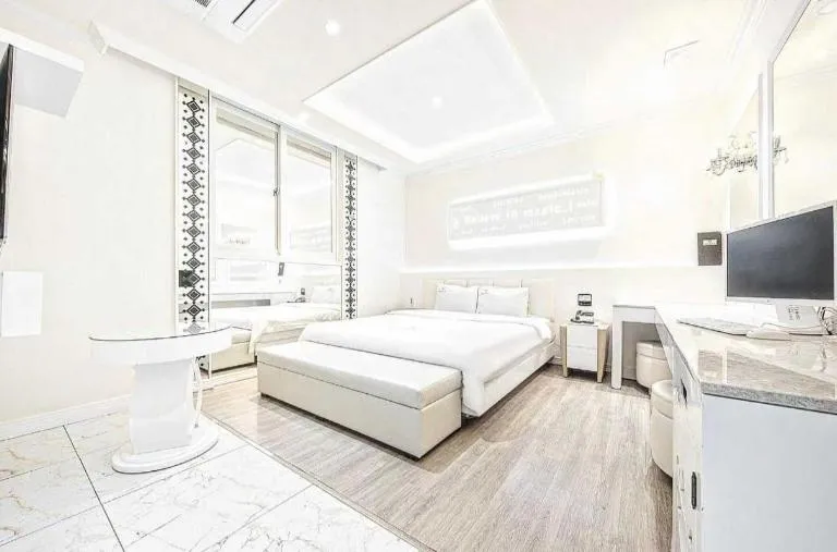 Bed in Zara Hotel Peace Square