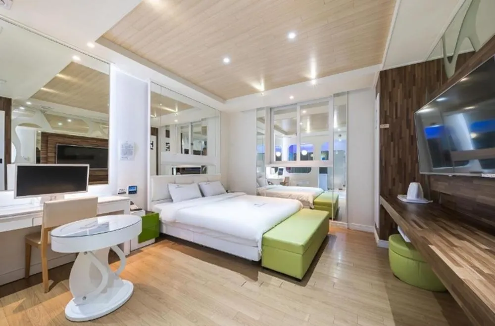 Bed in Zara Hotel Peace Square