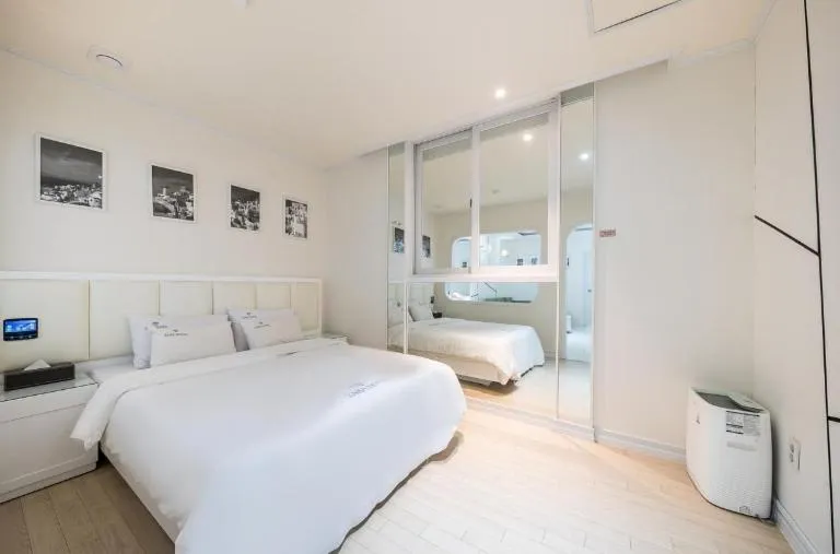 Bed in Zara Hotel Peace Square