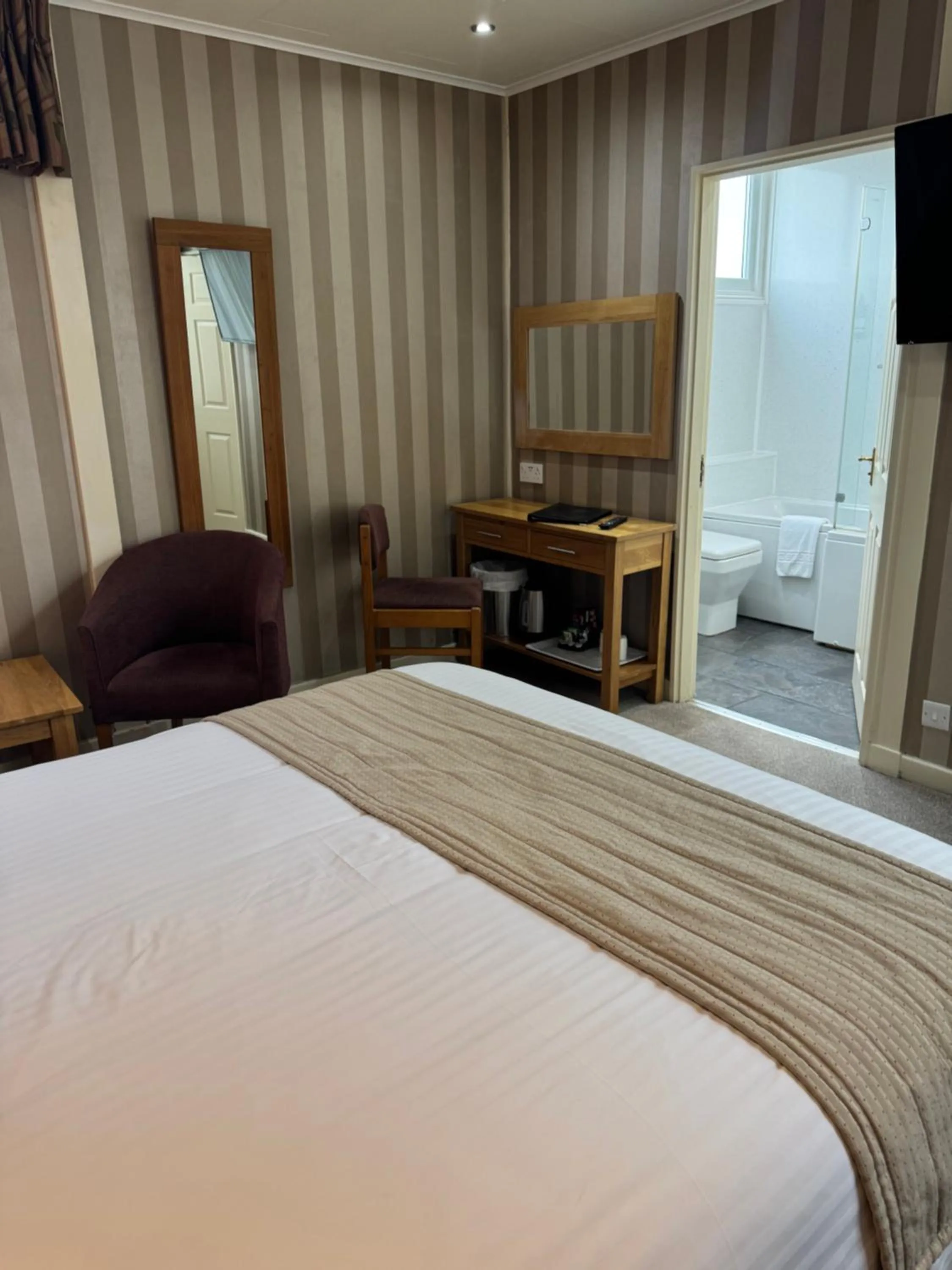 Bed in The Dog & Partridge Country Inn