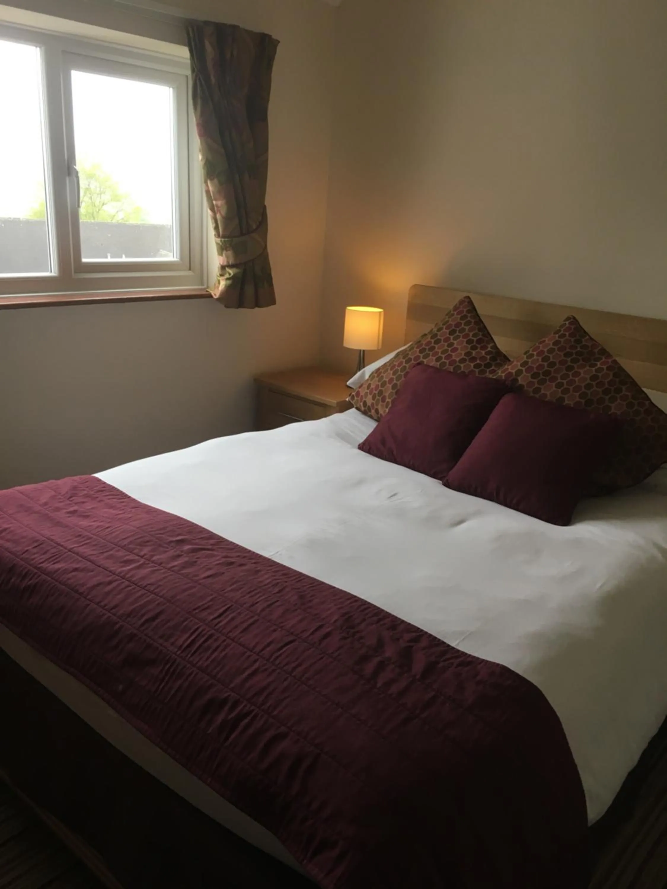 Bedroom, Bed in The Dog & Partridge Country Inn