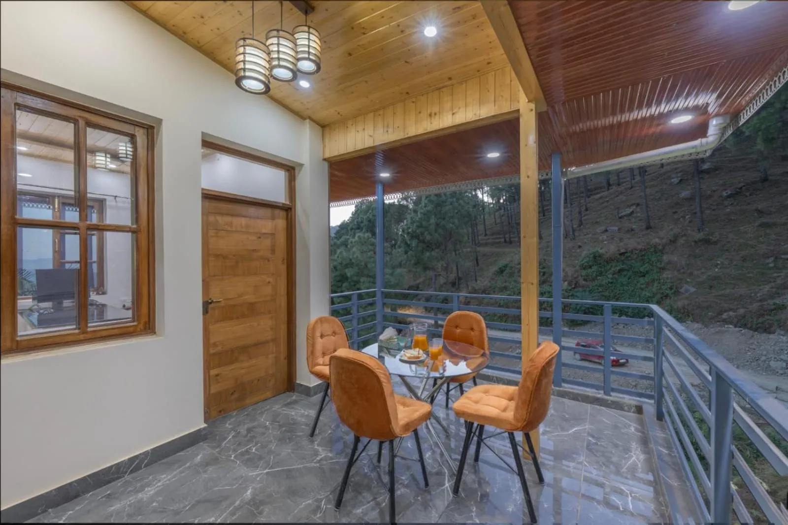 Dining area in Wonder Inn Kasauli