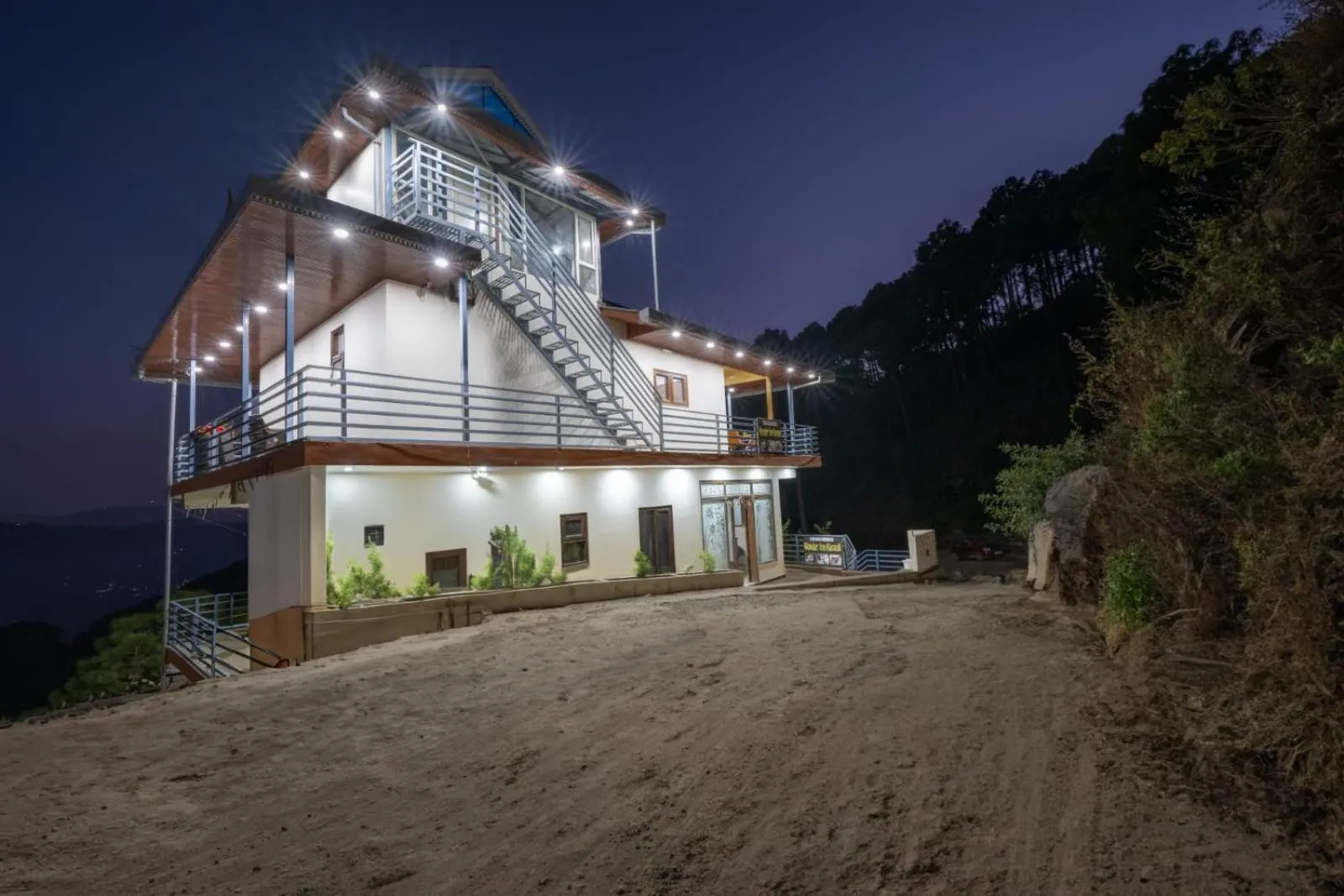 Property building in Wonder Inn Kasauli