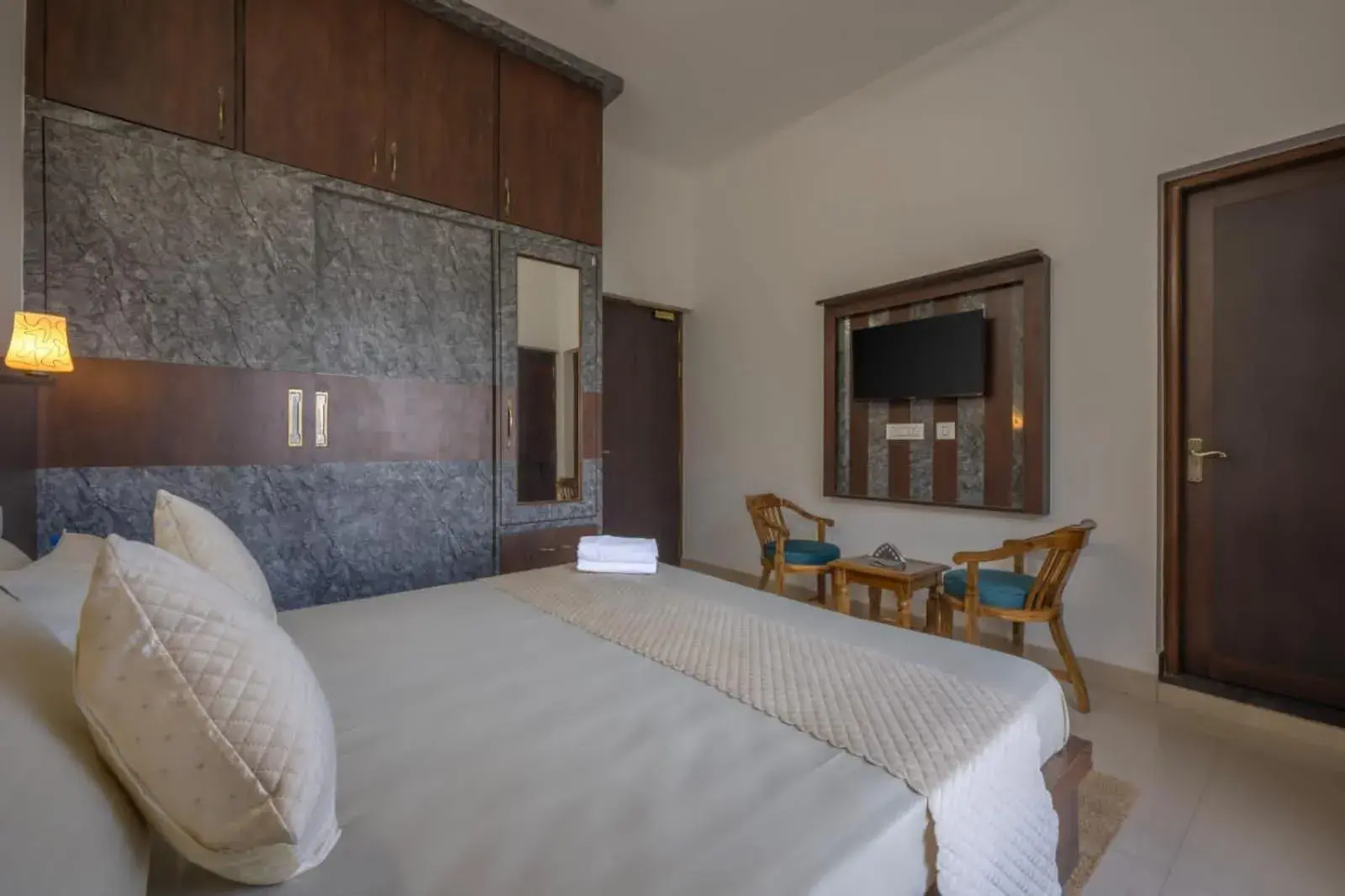 Bed in Wonder Inn Kasauli Bed in Wonder Inn Kasauli