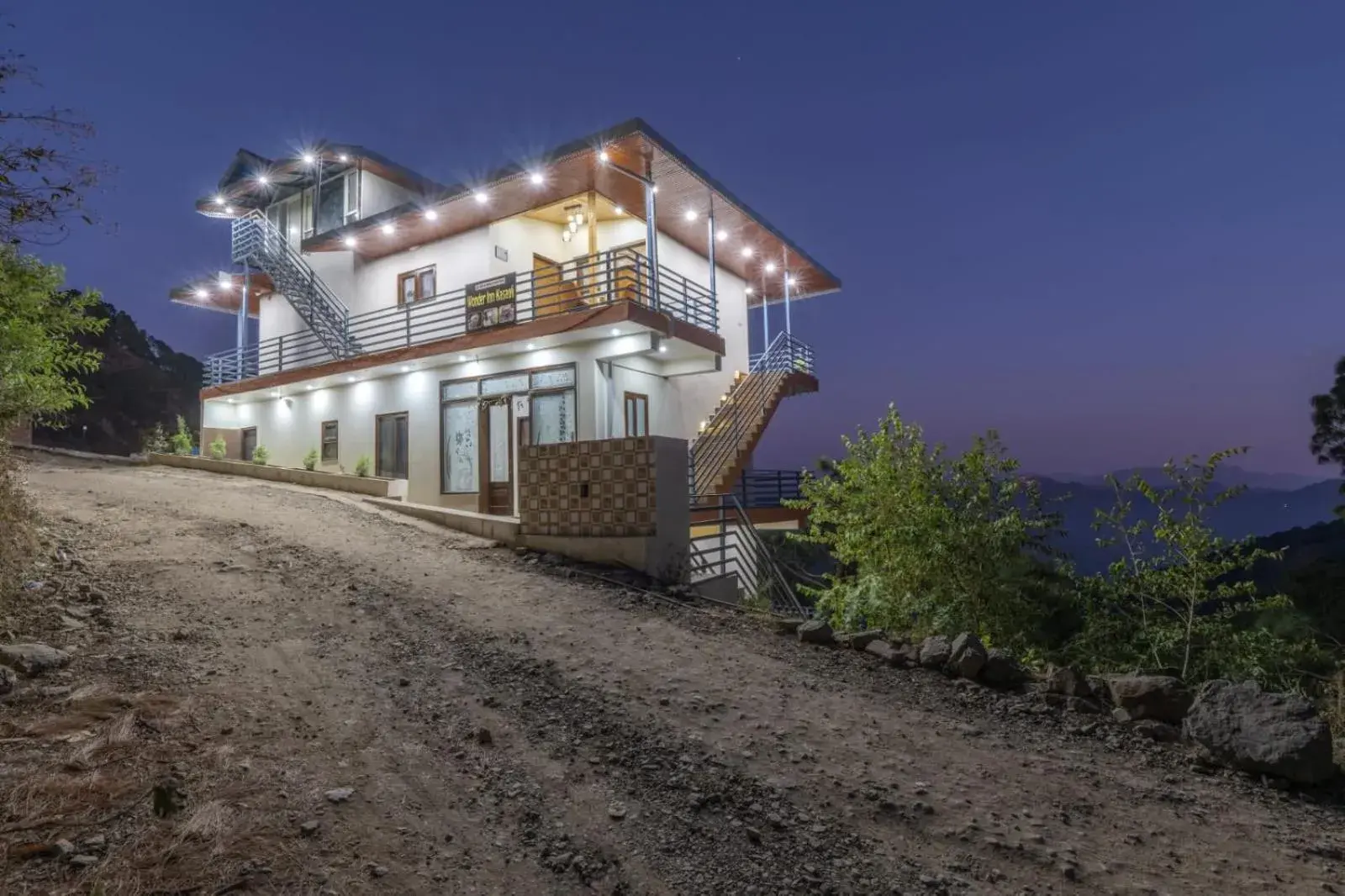 Property building in Wonder Inn Kasauli Property building in Wonder Inn Kasauli