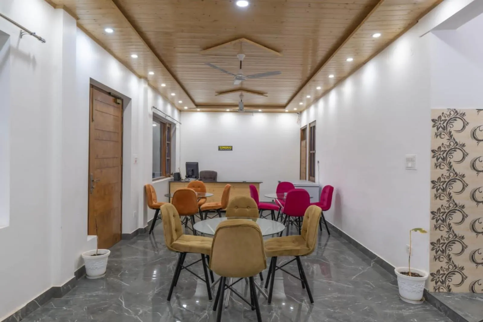 Dining area in Wonder Inn Kasauli