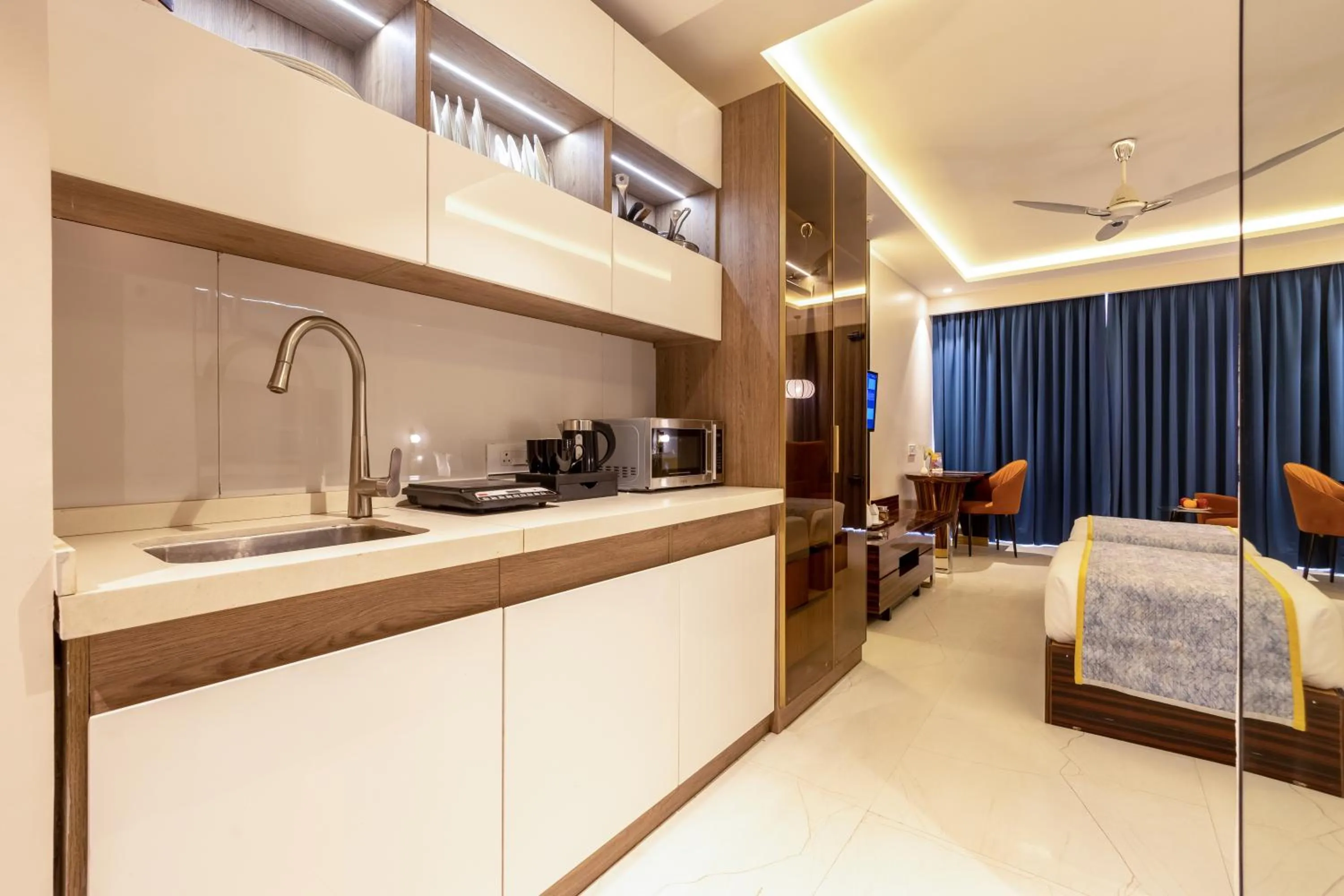 Coffee/tea facilities, Bed in Hotel Bawa Gurgaon Medanta