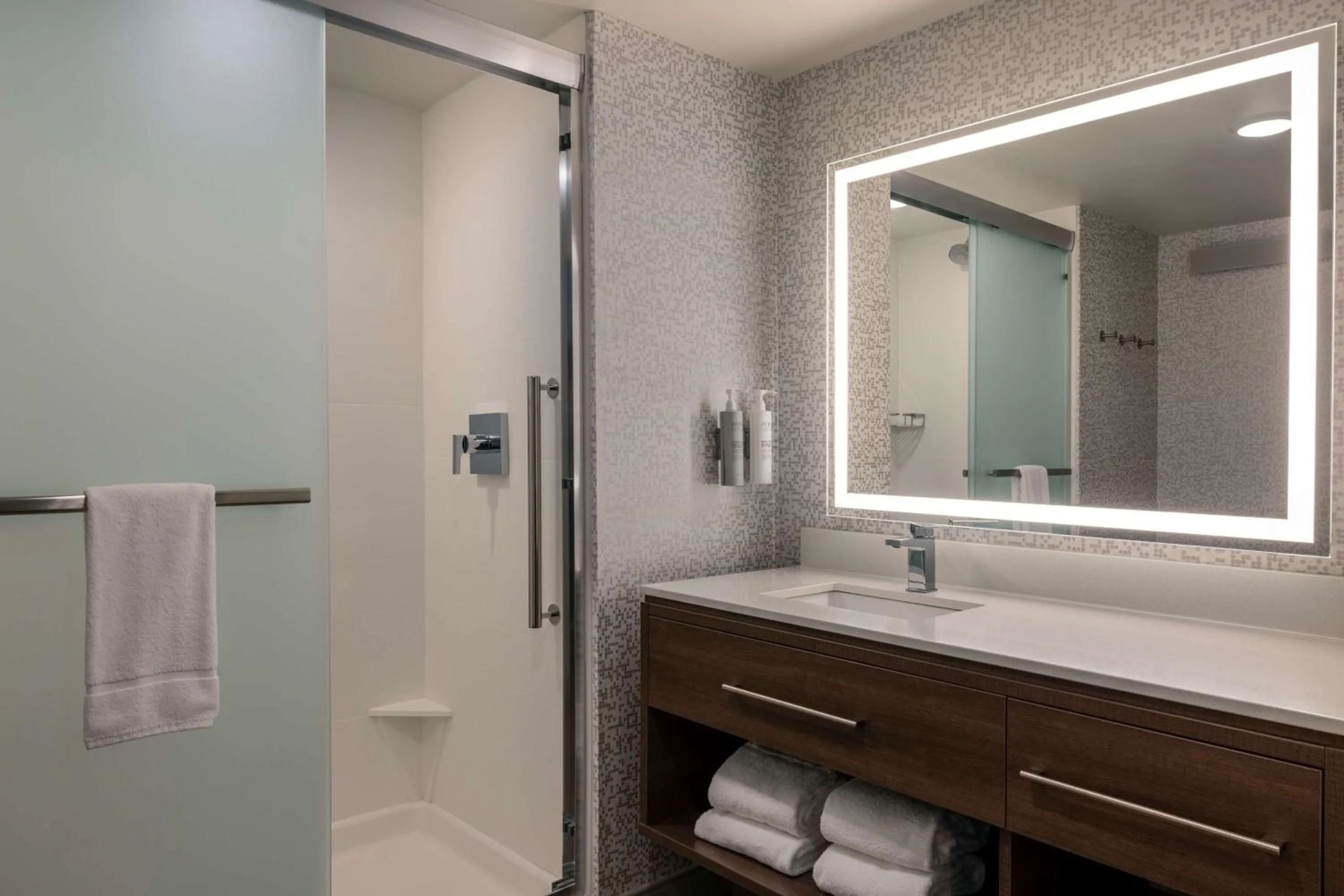 Shower in Home2 Suites By Hilton Ankeny