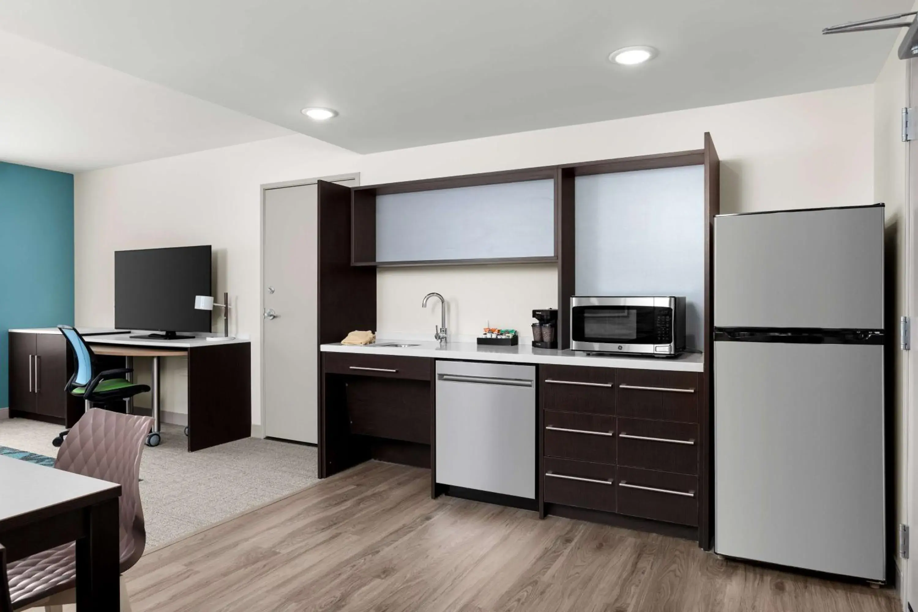 Queen Studio Suite with Bath Tub - Mobility Accessible in Home2 Suites By Hilton Owatonna Queen Studio Suite with Bath Tub - Mobility Accessible in Home2 Suites By Hilton Owatonna