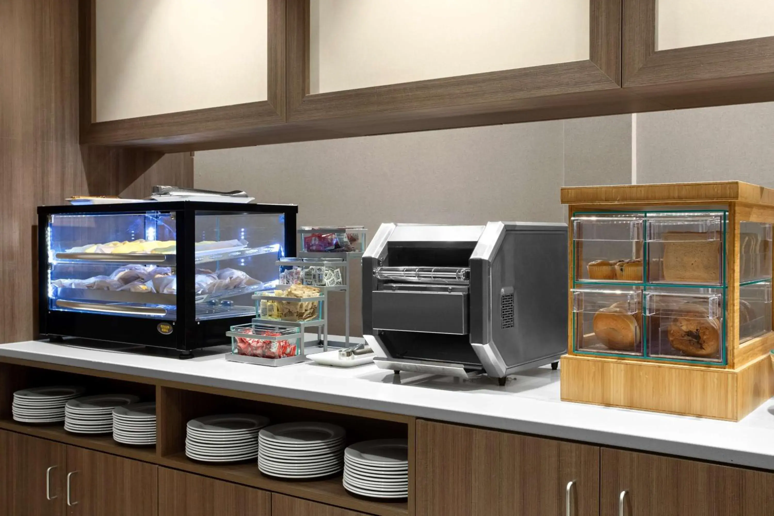 Breakfast in Home2 Suites By Hilton Owatonna Breakfast in Home2 Suites By Hilton Owatonna