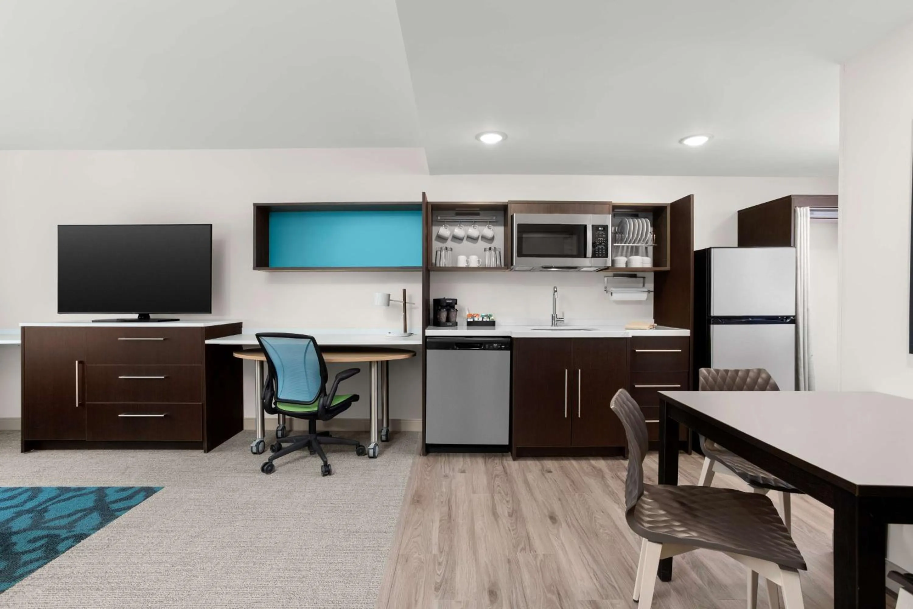 Kitchen or kitchenette in Home2 Suites By Hilton Owatonna