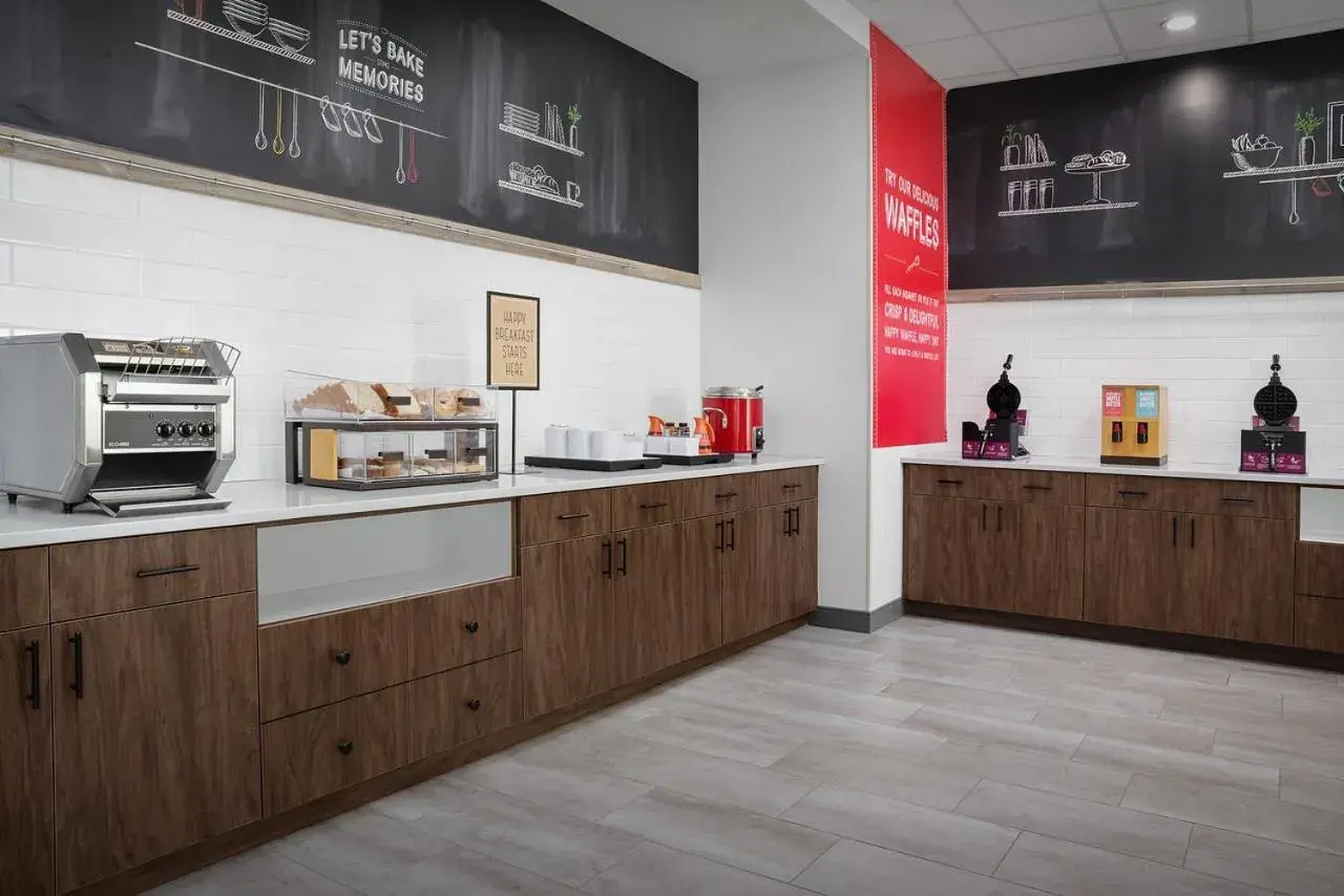 Buffet breakfast in Hampton Inn & Suites Naples South Buffet breakfast in Hampton Inn & Suites Naples South