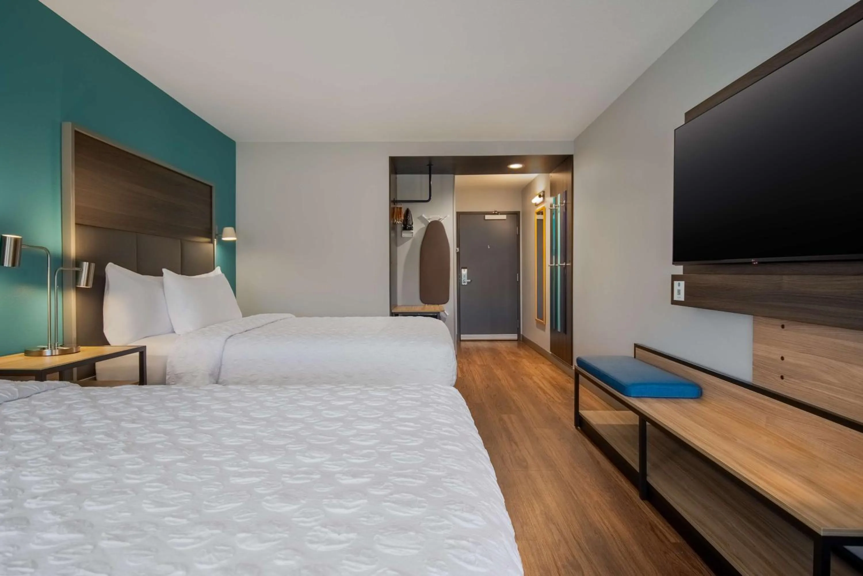 Bed in Tru By Hilton Merrillville