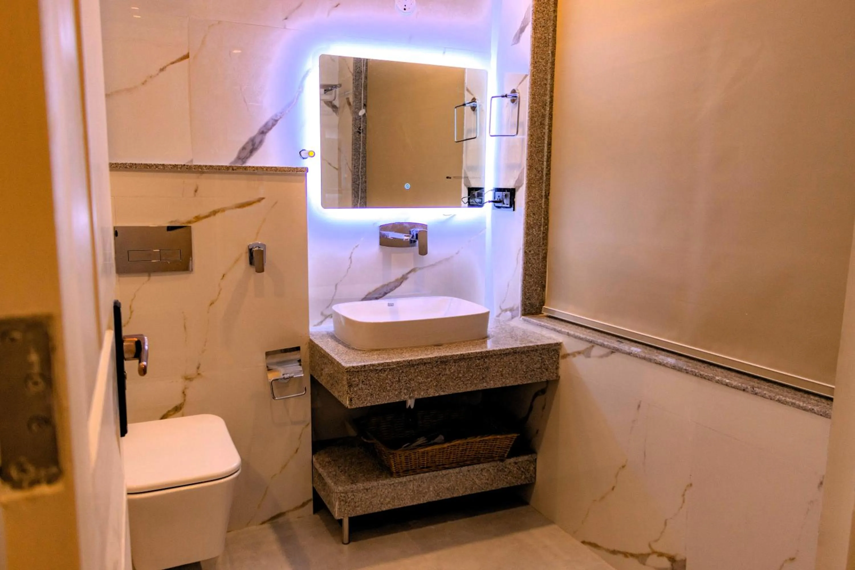 Shower in Hotel El Castello