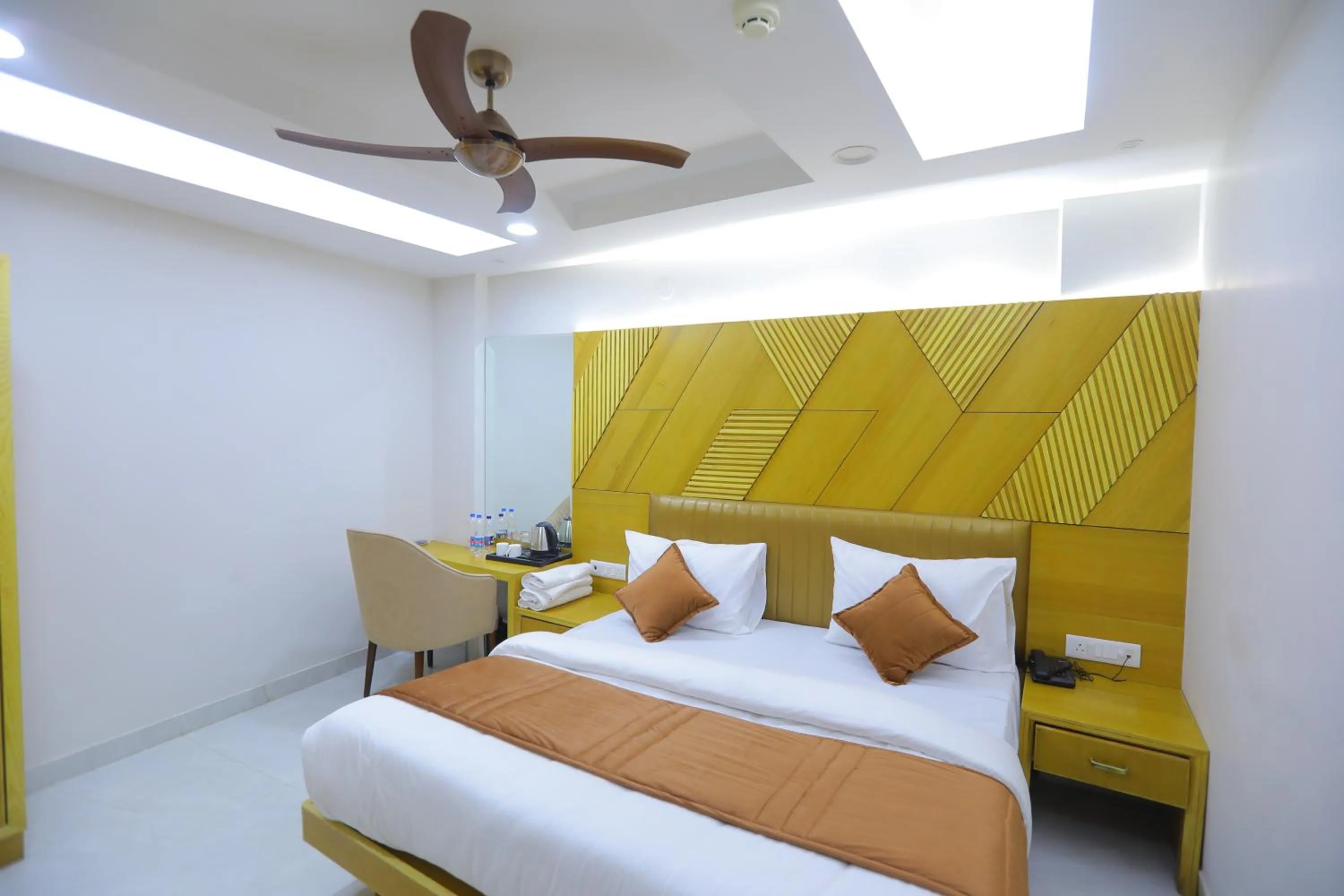 Bedroom, Bed in Hotel Glitz - Walk in from New Delhi Railway Station
