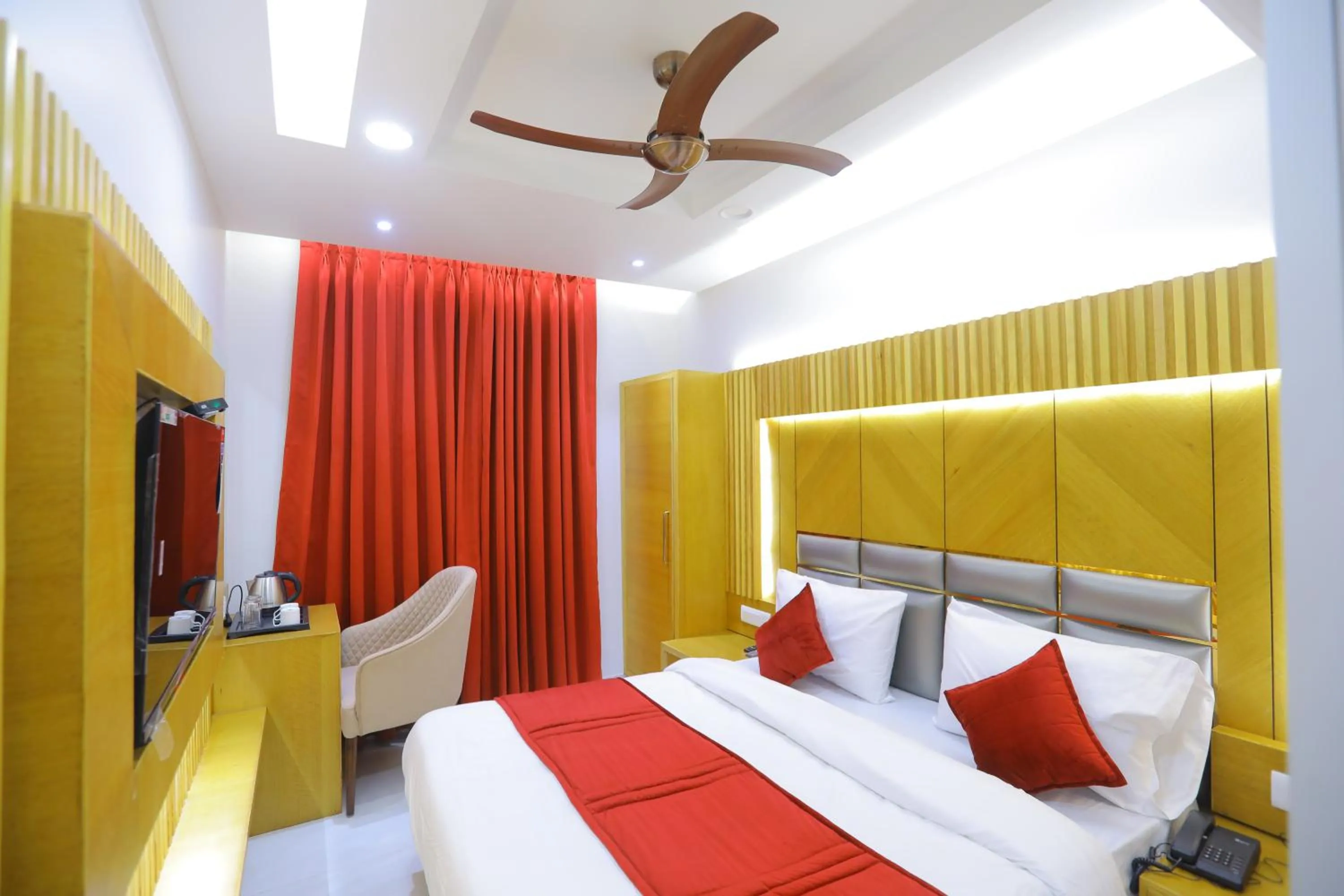 Bedroom, Bed in Hotel Glitz - Walk in from New Delhi Railway Station