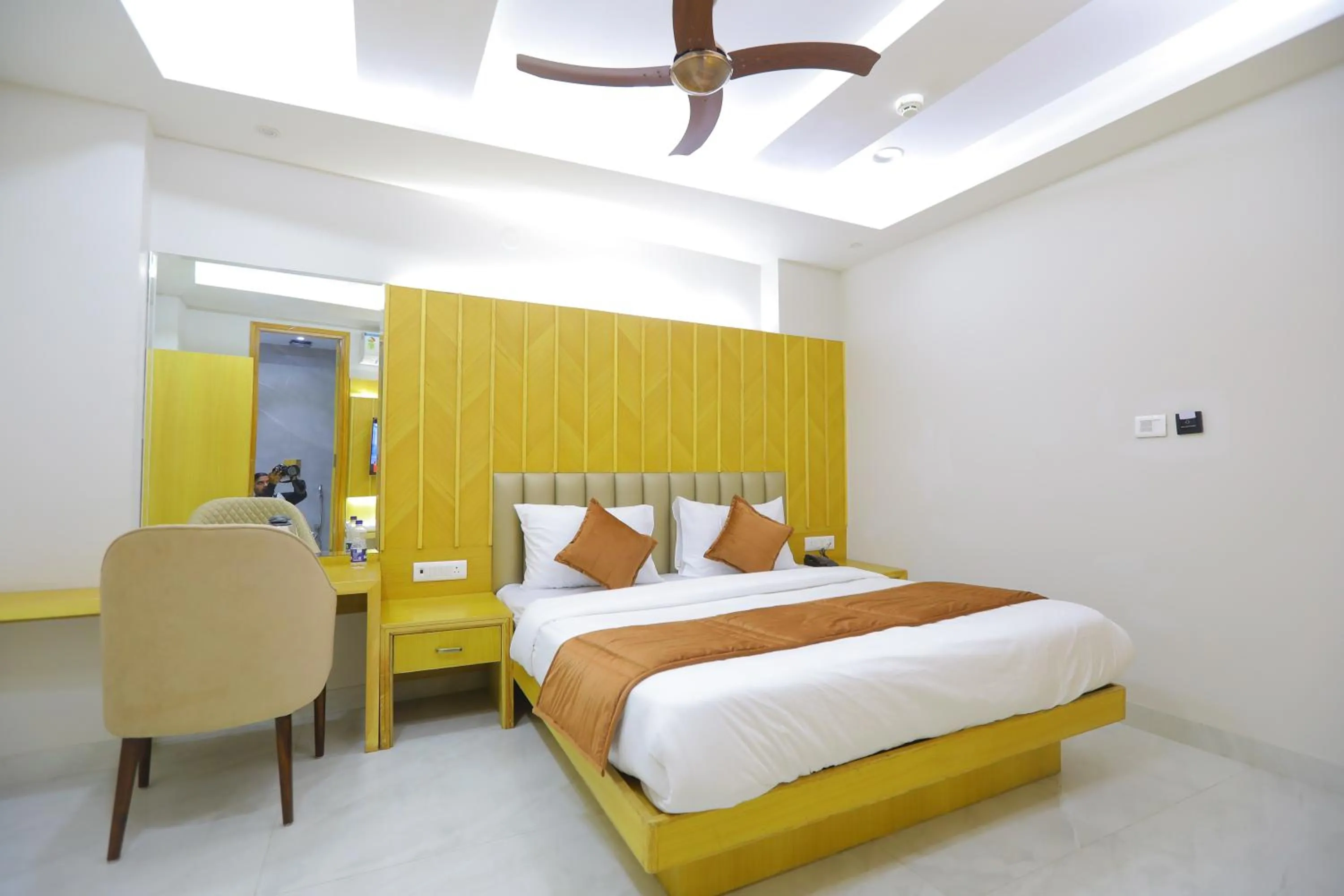 Deluxe Double Room in Hotel Glitz - Walk in from New Delhi Railway Station