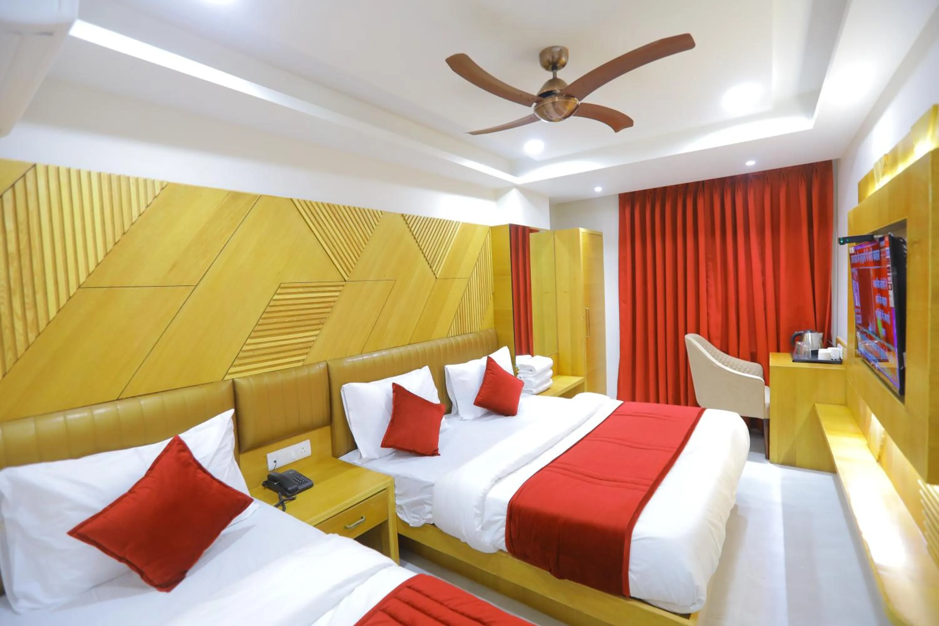 Classic Triple Room in Hotel Glitz - Walk in from New Delhi Railway Station