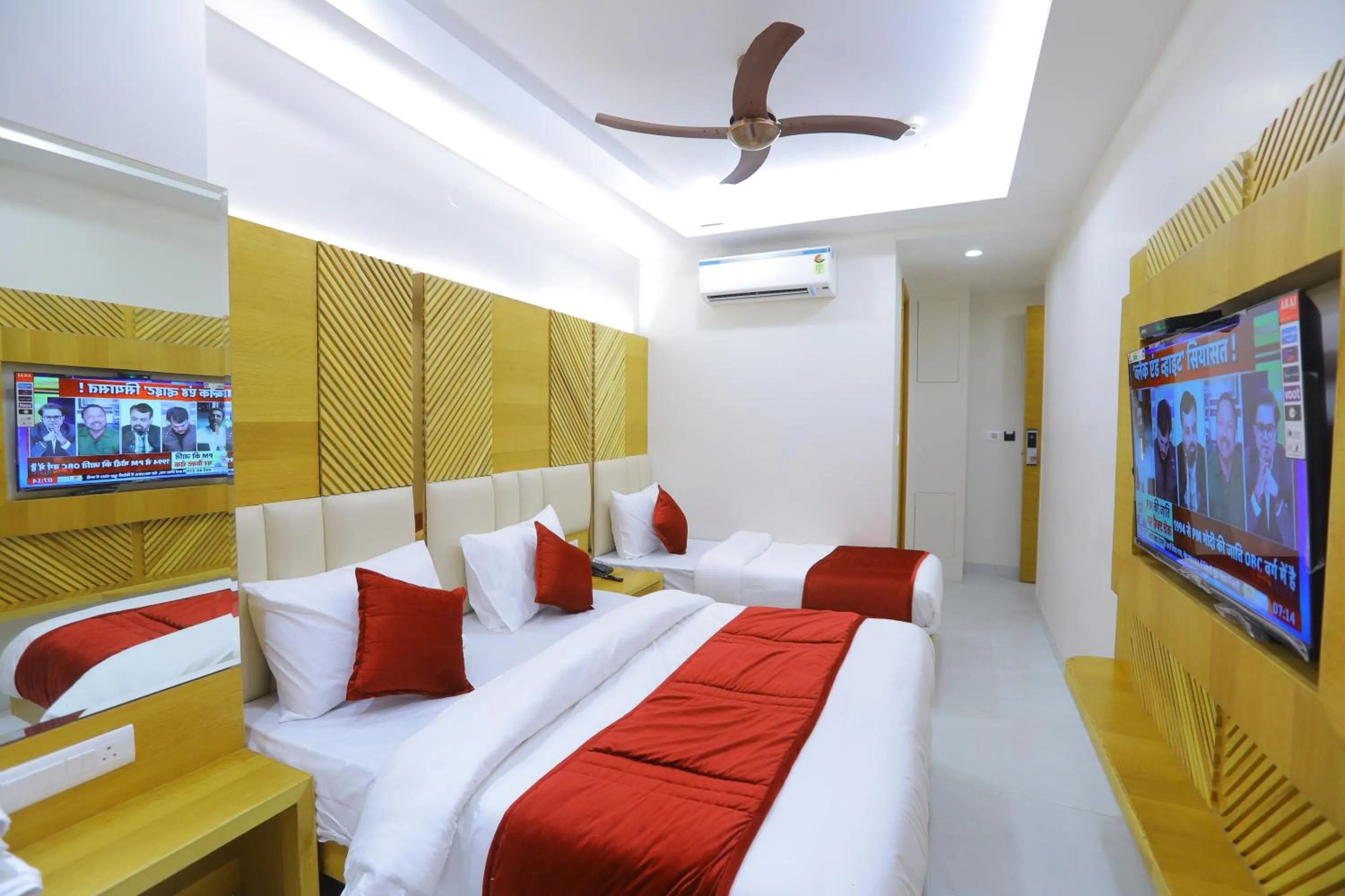 Classic Triple Room in Hotel Glitz - Walk in from New Delhi Railway Station