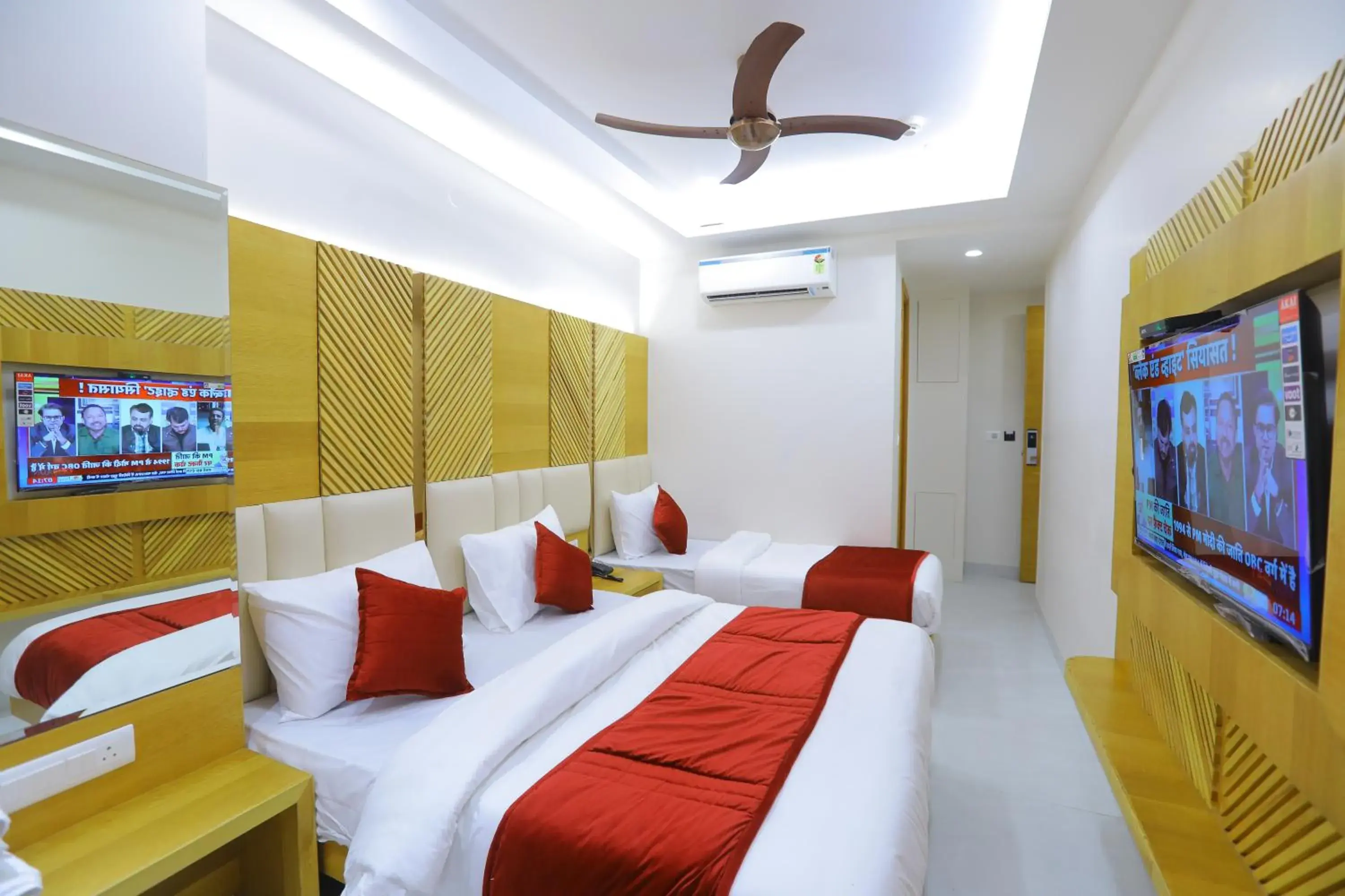 Classic Triple Room in Hotel Glitz - Walk in from New Delhi Railway Station Classic Triple Room in Hotel Glitz - Walk in from New Delhi Railway Station