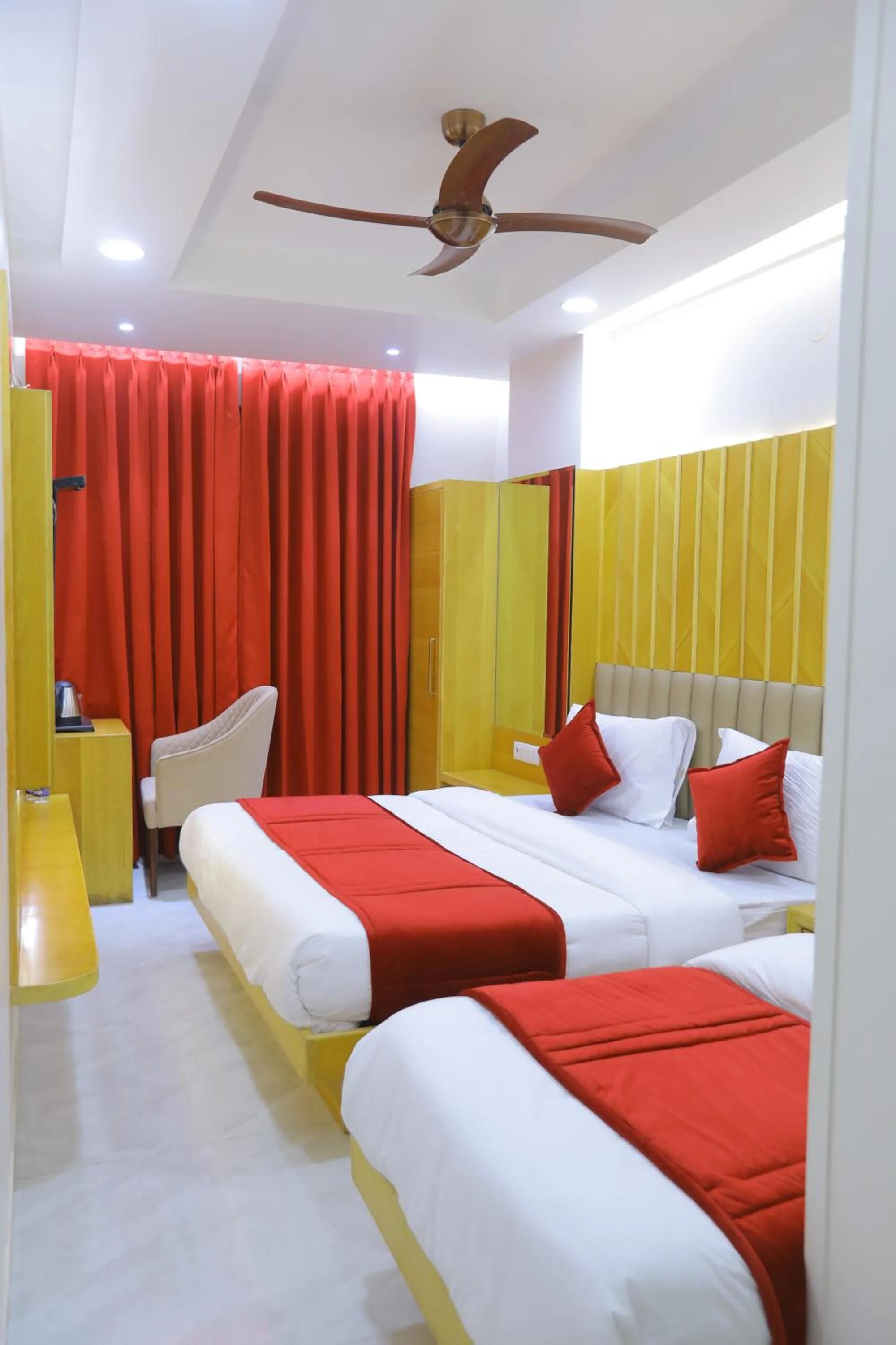 Bedroom, Bed in Hotel Glitz - Walk in from New Delhi Railway Station