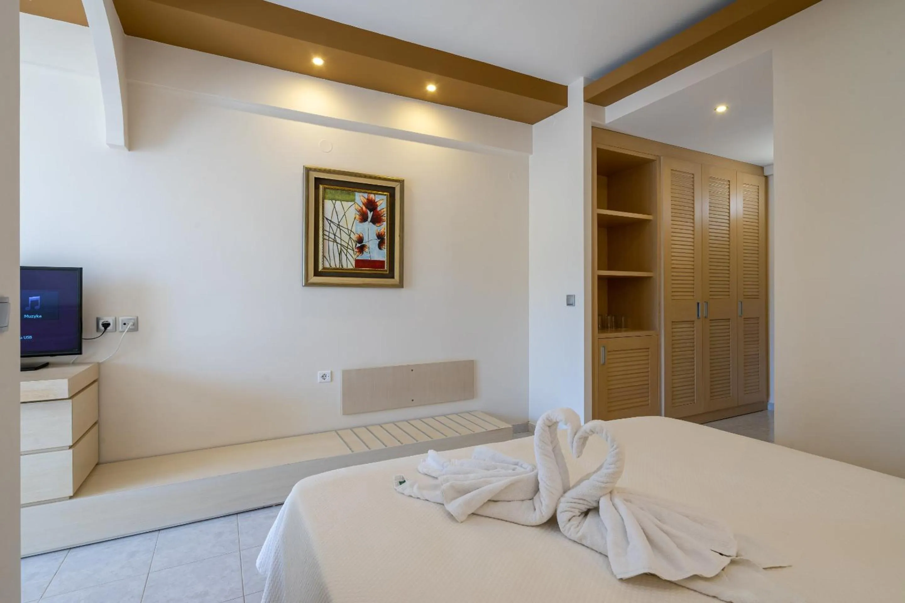 wardrobe in Kamari Beach