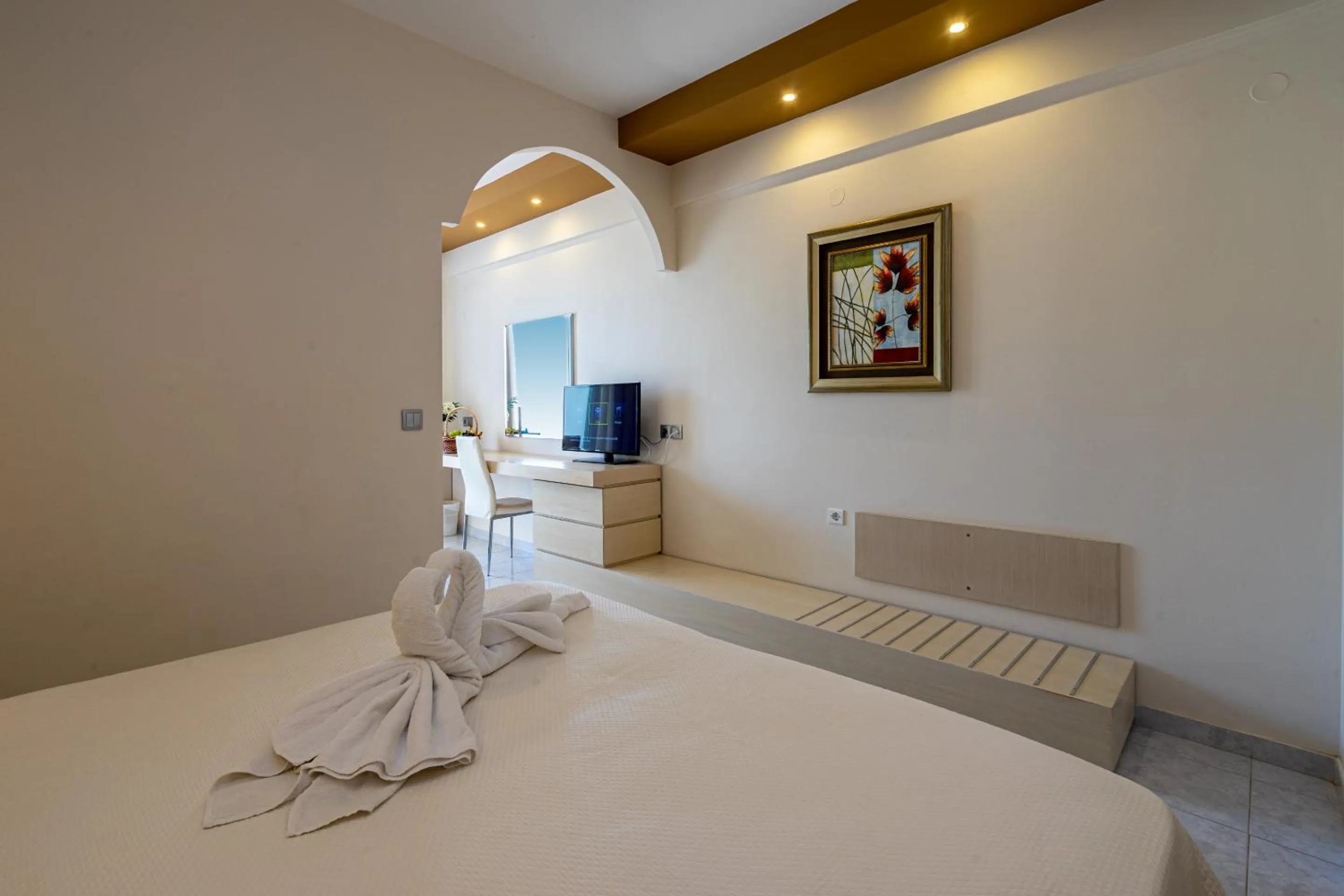 Photo of the whole room in Kamari Beach