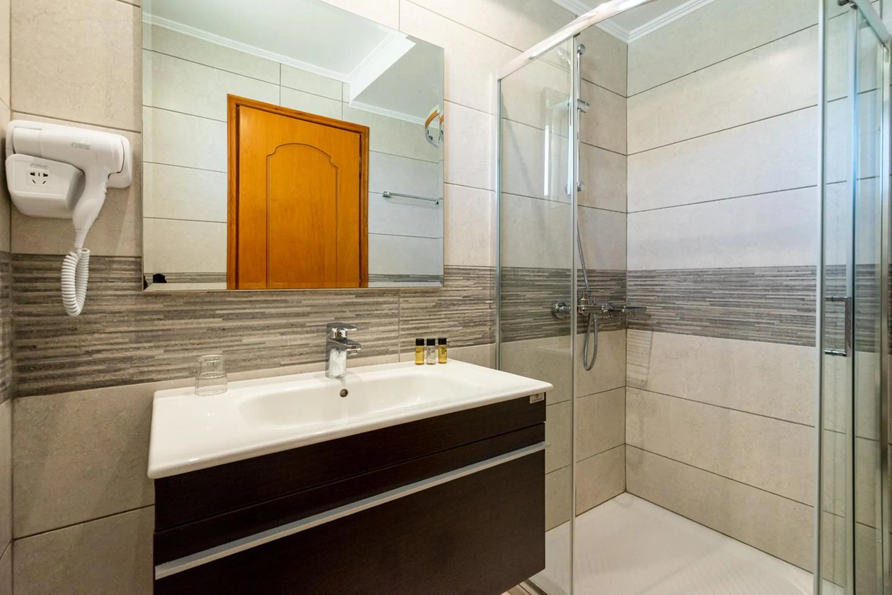 Bathroom in Kamari Beach