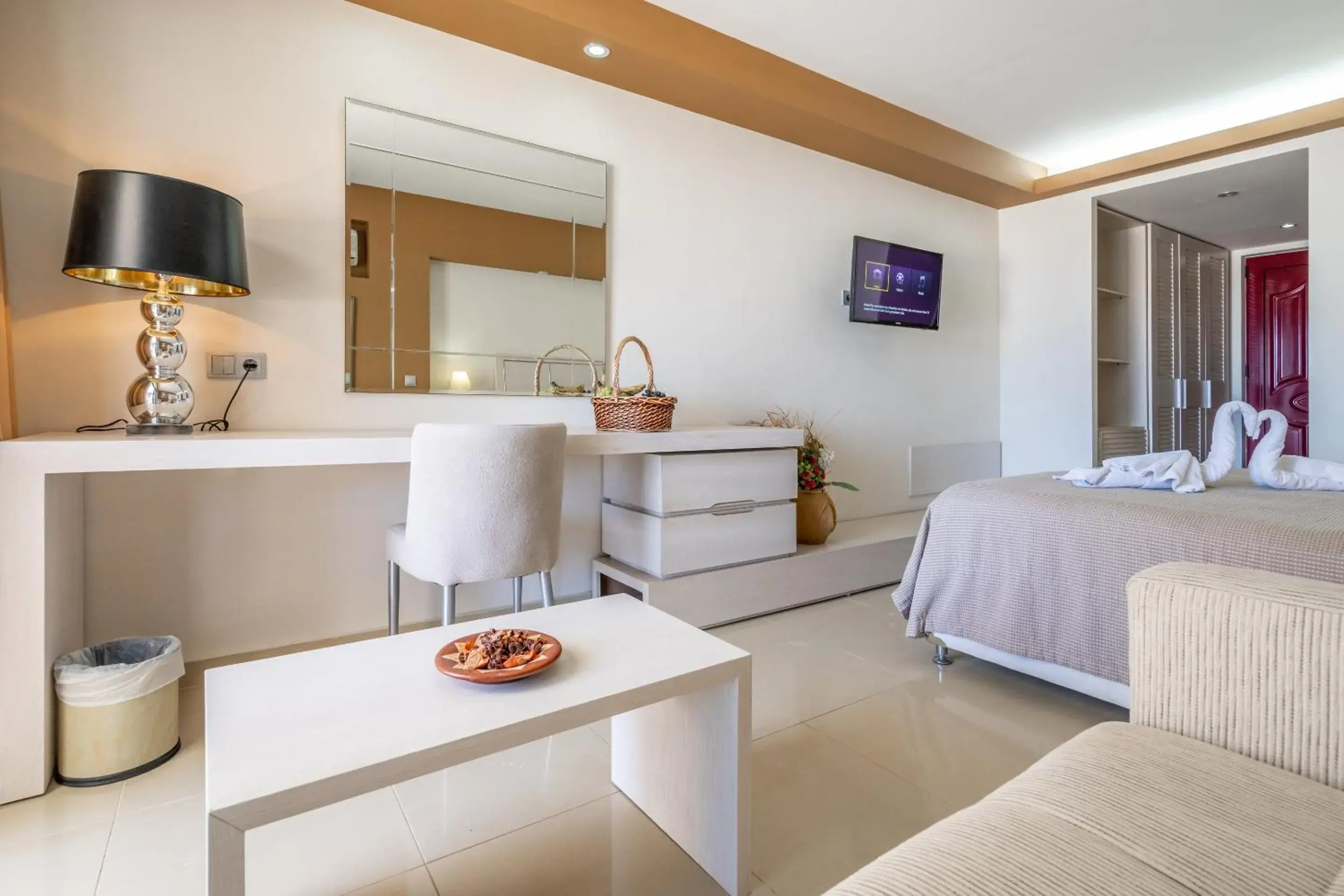 TV and multimedia, Bed in Kamari Beach TV and multimedia, Bed in Kamari Beach